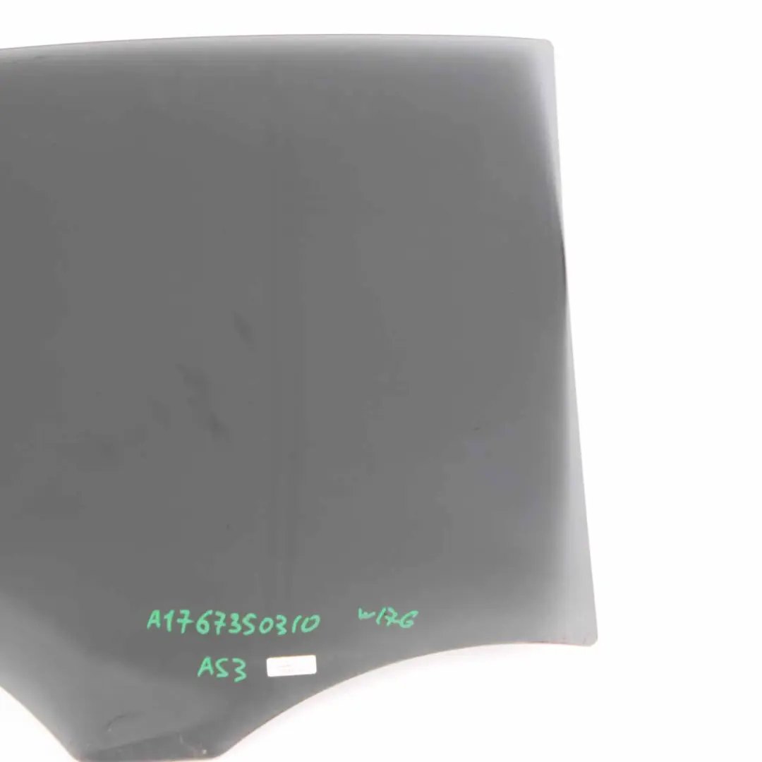 Vetro della porta posteriore sinistra Nero AS3 per Mercedes W176 con numero di parte A1767350310 Mercedes W176 Vetro della porta posteriore sinistra Nero AS3 - SKU A1767350310 - Numero di parte A1767350310