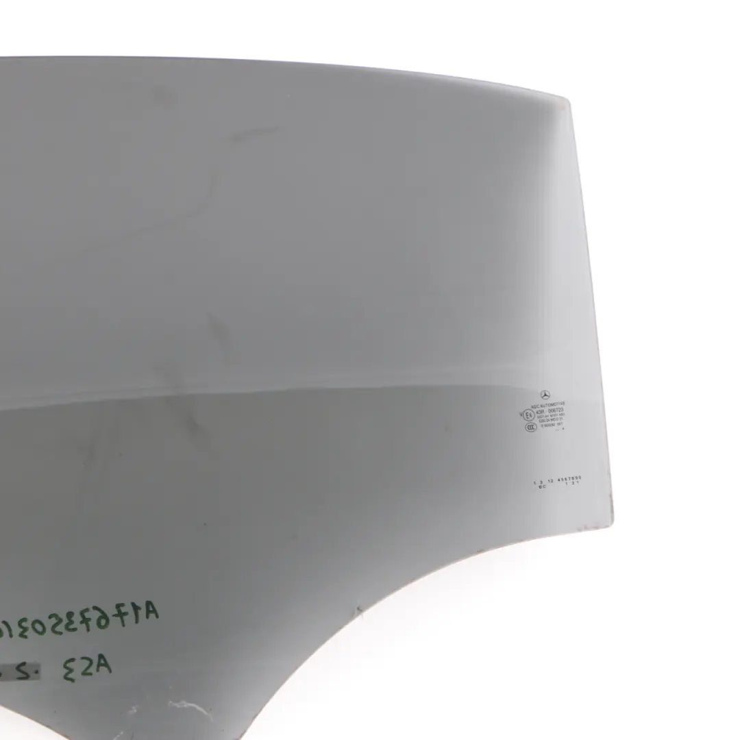 Vitrage Porte Arrière Gauche Noir AS3 pour Mercedes W176 à propos du numéro de pièce A1767350310 Mercedes W176 Vitrage Porte Arrière Gauche Noir AS3 - SKU A1767350310 - Numéro de pièce A1767350310