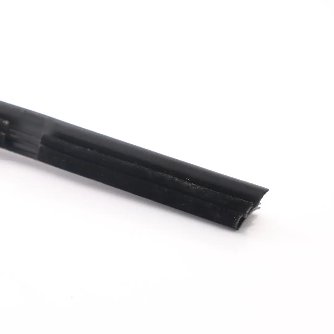 Mercedes W176 joint vitre avant gauche bande d'étanchéité garniture A1767250082 - SKU A1767350465 - Numéro de pièce A1767350465