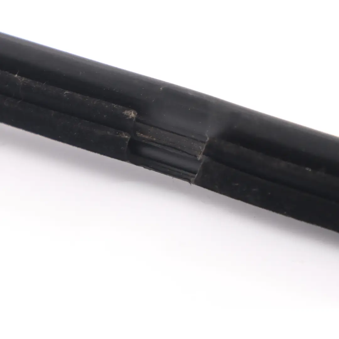 Tira de sellado frontal izquierda A1767250082 para Mercedes W176 con número de pieza A1767350465 Mercedes W176 Tira de sellado frontal izquierda A1767250082 - SKU A1767350465 - Número de pieza A1767350465