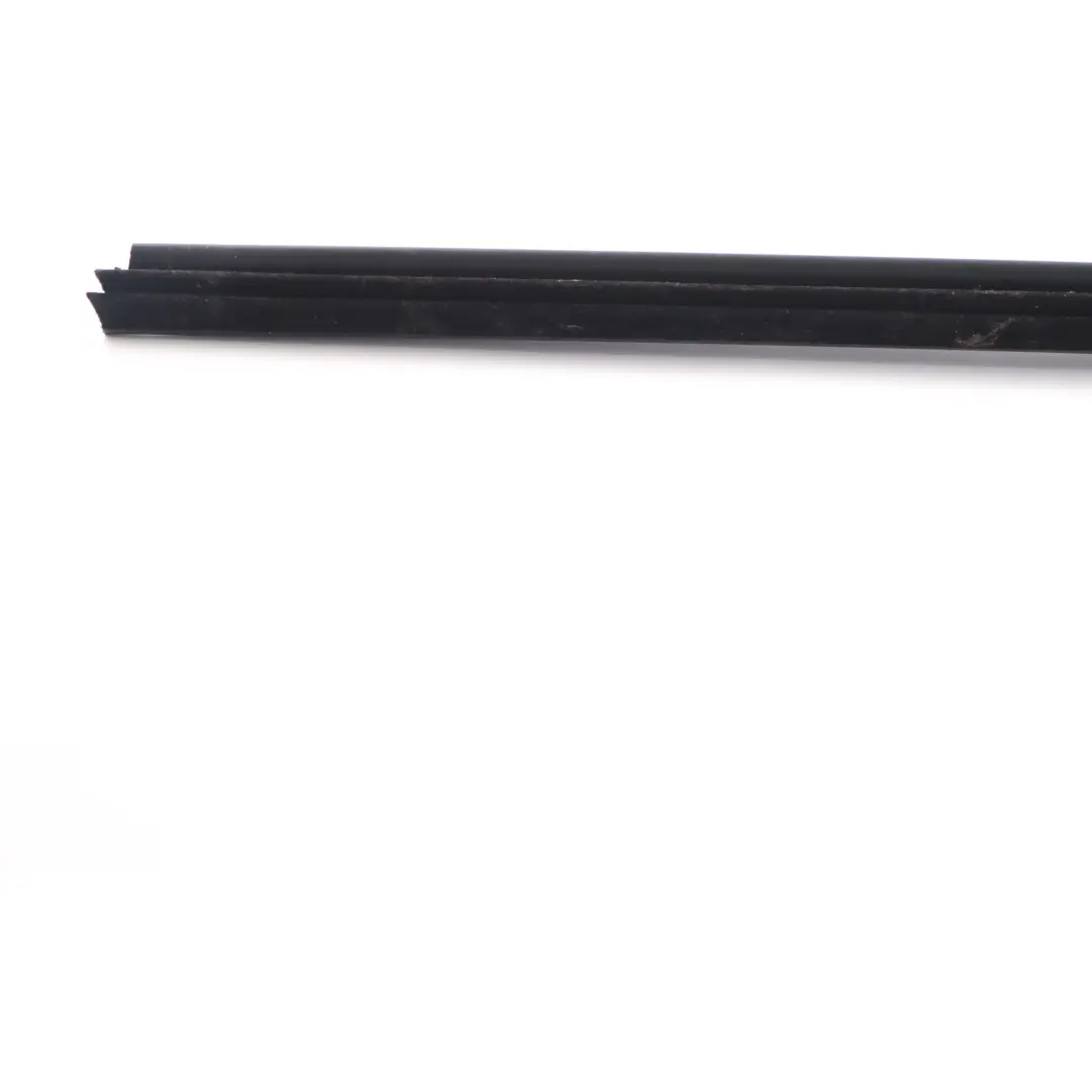 Mercedes W176 joint vitre avant gauche bande d'étanchéité garniture A1767250082 - SKU A1767350465 - Numéro de pièce A1767350465