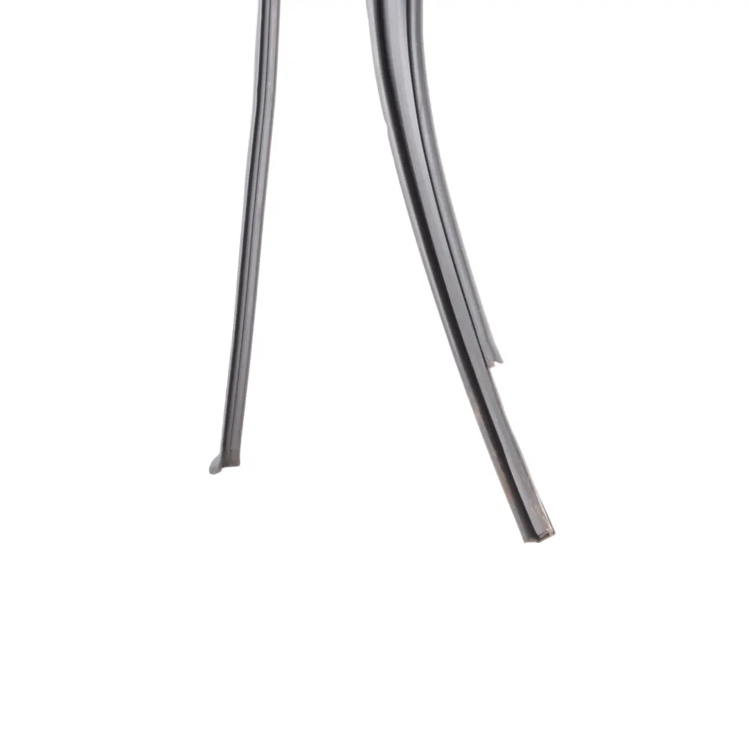 Mercedes W176 Rail guidage arrière Joint étanchéité porte caoutchouc Côté gauche - SKU A1767351100 - Numéro de pièce A1767351100