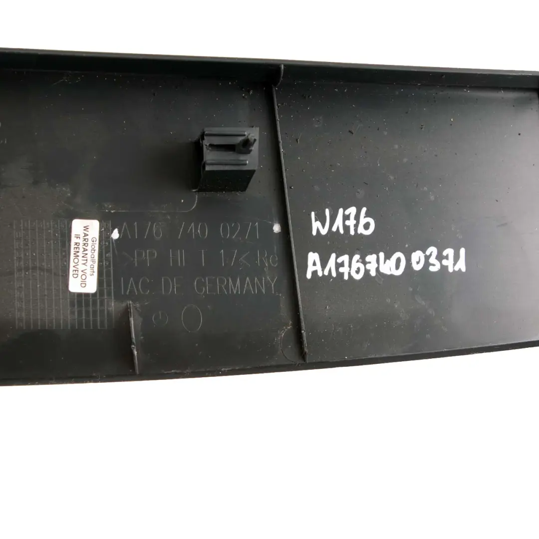 Wewnętrzne Wykończenie Tylnej Klapy Bagażnika A1767400271 do Mercedes W176 o numerze A1767400371 Mercedes W176 Wewnętrzne Wykończenie Tylnej Klapy Bagażnika A1767400271 - SKU A1767400371 - Numer Części A1767400371