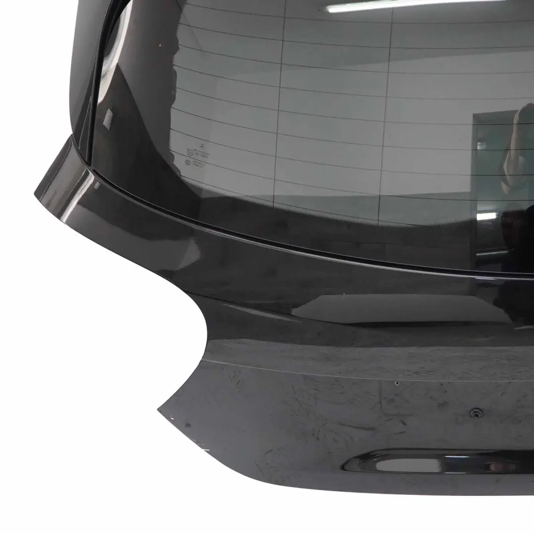 Klapa Bagażnika Kosmos Black - 191 do Mercedes W176 o numerze A1767402200 Mercedes W176 Klapa Bagażnika Kosmos Black - 191 - SKU A1767402200-KB1 - Numer Części A1767402200