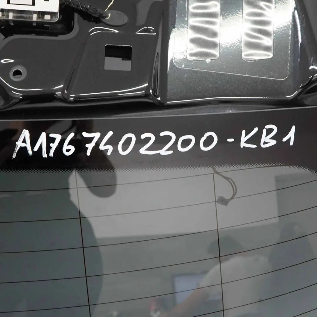 Klapa Bagażnika Kosmos Black - 191 do Mercedes W176 o numerze A1767402200 Mercedes W176 Klapa Bagażnika Kosmos Black - 191 - SKU A1767402200-KB1 - Numer Części A1767402200