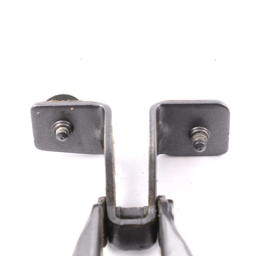 Charnière coffre arrière gauche gris minéral B39 pour Mercedes W176 à propos du numéro de pièce A1767402800 Mercedes W176 Charnière coffre arrière gauche gris minéral B39 - SKU A1767402800-MG2 - Numéro de pièce A1767402800