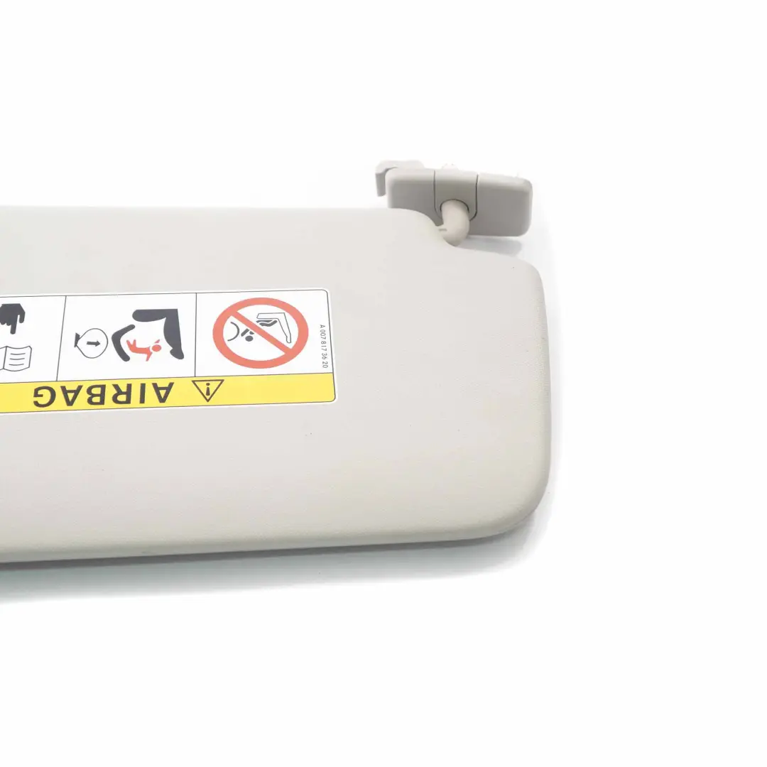 Cache pare-soleil gauche Gris pour Mercedes W176 C117 à propos du numéro de pièce A1768101300 Mercedes W176 C117 Cache pare-soleil gauche Gris - SKU A1768101300-1 - Numéro de pièce A1768101300