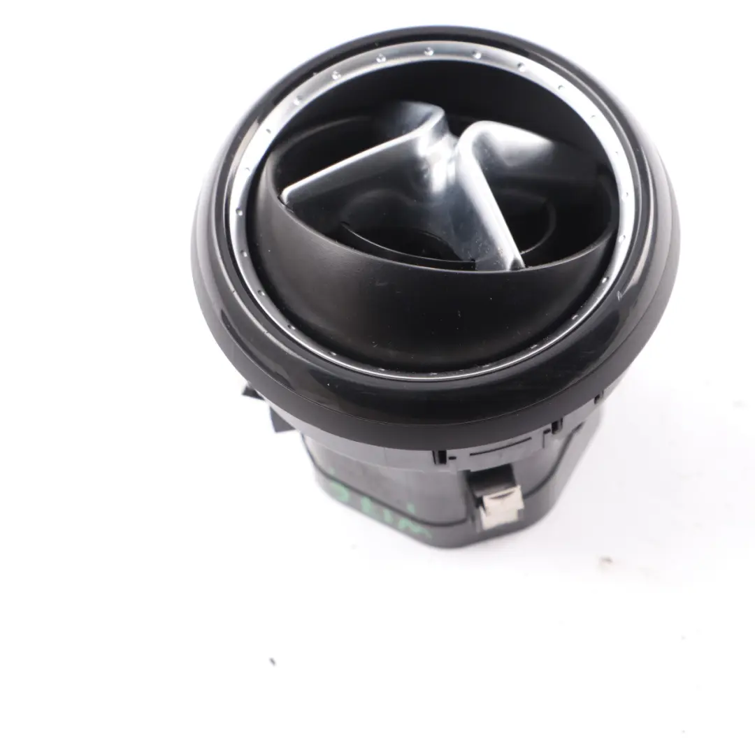 Kratka Nawiewu Deski Rozdzielczej Lewa Dysza do Mercedes W176 o numerze A1768300100 Mercedes W176 Kratka Nawiewu Deski Rozdzielczej Lewa Dysza - SKU A1768300100 - Numer Części A1768300100