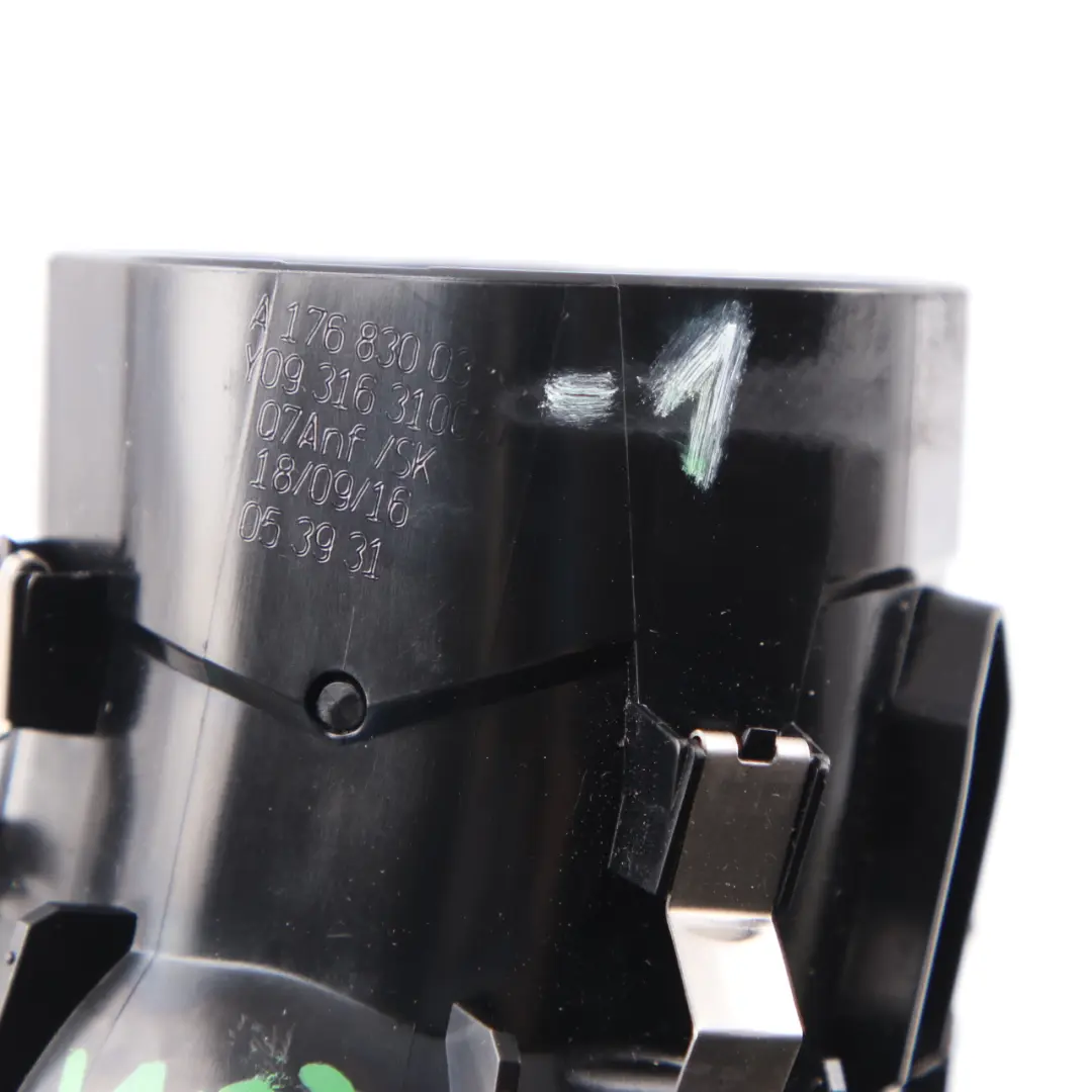 Armaturenbrett Entlüftung Zentrale Luftdüse für Mercedes W176 mit Teilenummer A1768300354 Mercedes W176 Armaturenbrett Entlüftung Zentrale Luftdüse - SKU A1768300354-1 - Teilenummer A1768300354