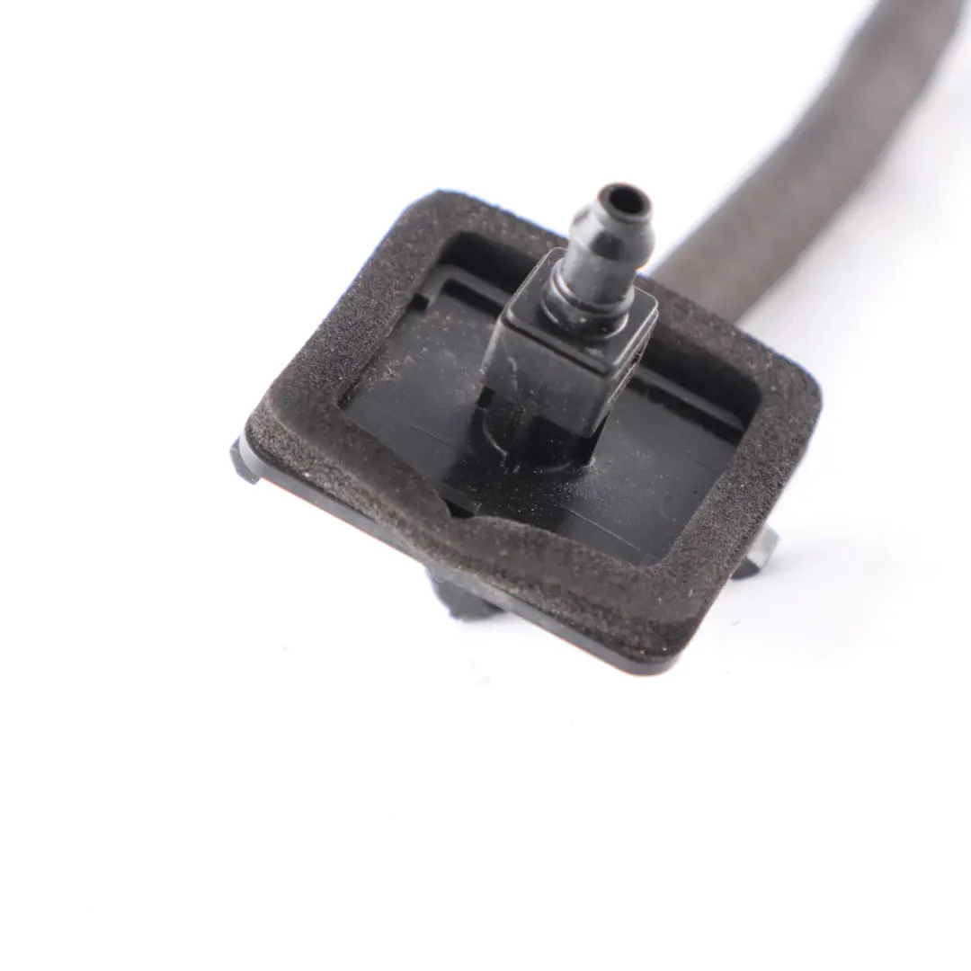 Buse de pulvérisation lave glace arrière hayon Jet pour Mercedes W176 à propos du numéro de pièce A1768600047 Mercedes W176 Buse de pulvérisation lave glace arrière hayon Jet - SKU A1768600047 - Numéro de pièce A1768600047