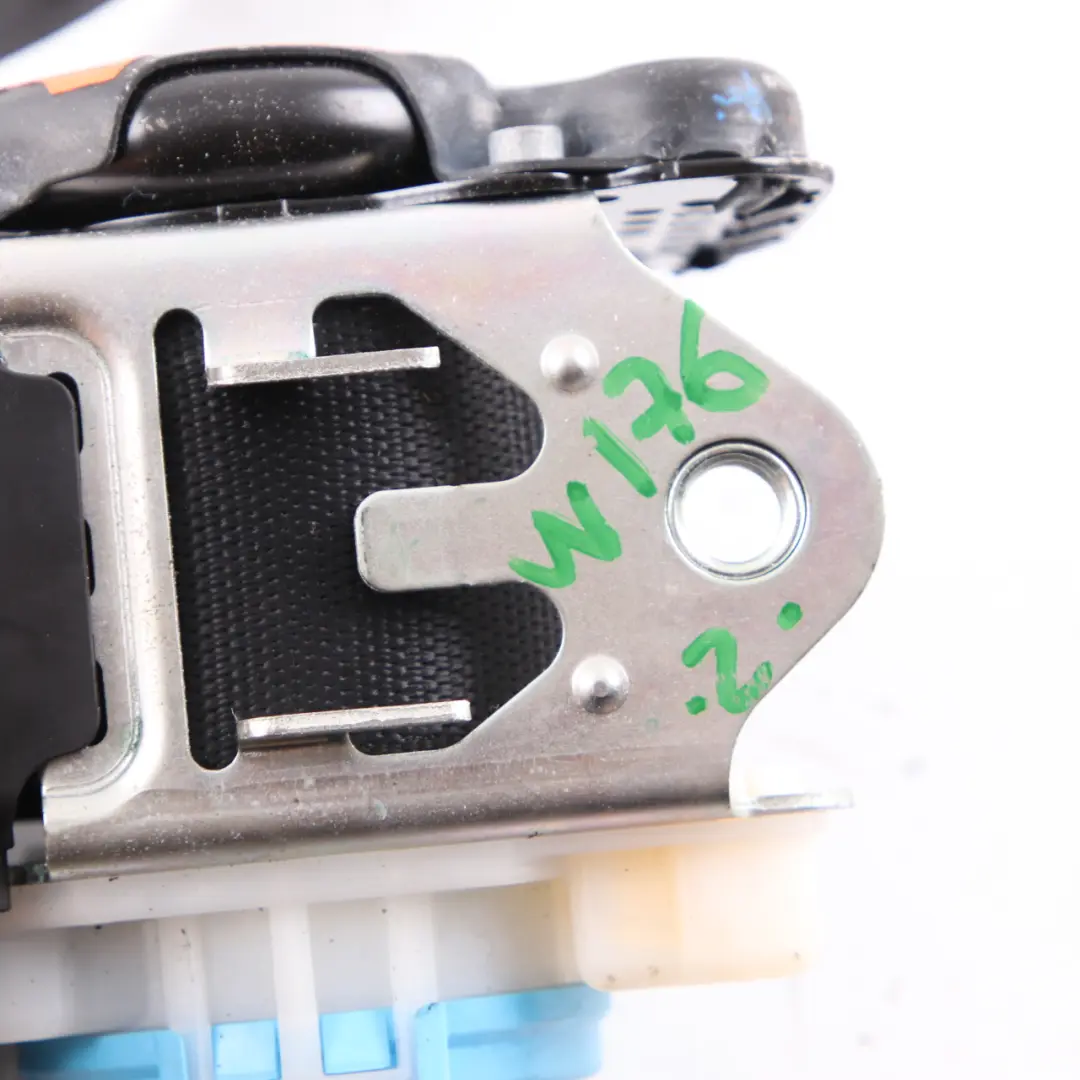 Mercedes W176 Ceinture avant gauche noir A1768602185 - SKU A1768600185 - Numéro de pièce A1768600185