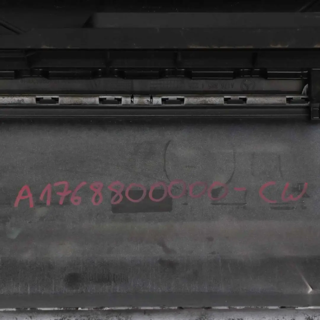 Zderzak Tylny Calcite White - 650 do Mercedes W176 o numerze A1768800000 Mercedes W176 Zderzak Tylny Calcite White - 650 - SKU A1768800000-CW - Numer Części A1768800000