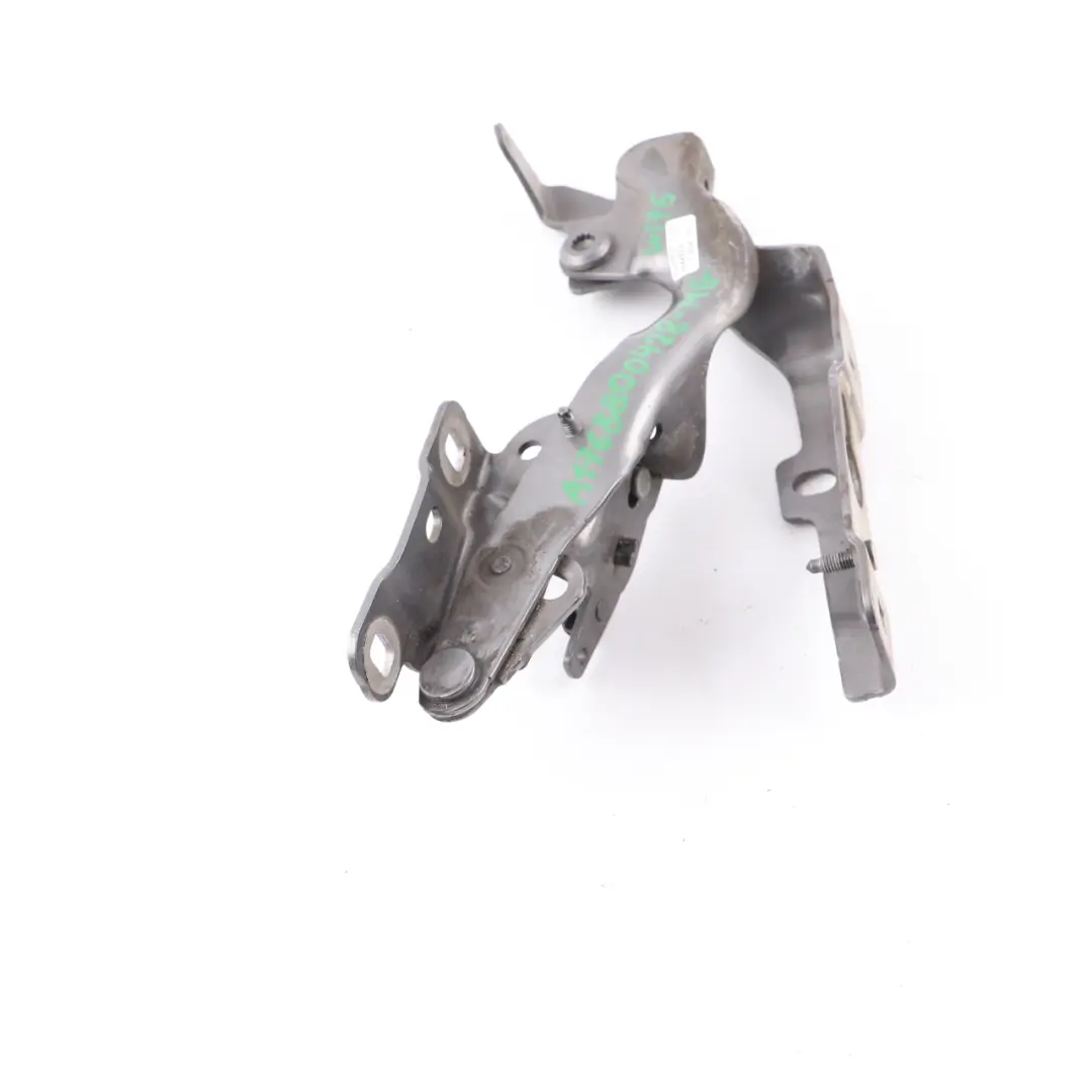 Charnière de capot avant droite Mountain Grey - 787 pour Mercedes W176 à propos du numéro de pièce A1768800428 Mercedes W176 Charnière de capot avant droite Mountain Grey - 787 - SKU A1768800428-MG - Numéro de pièce A1768800428