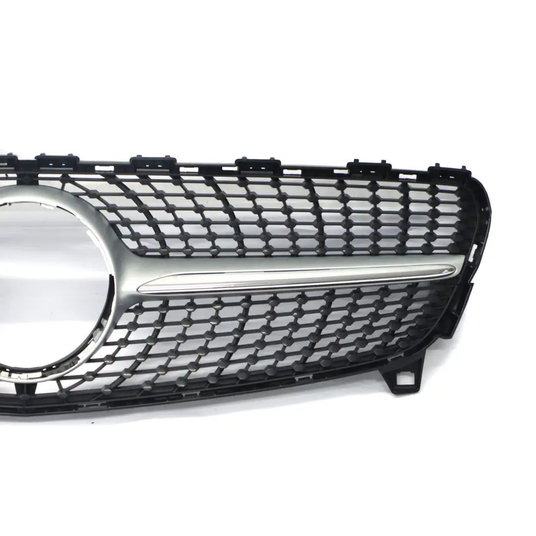 Mercedes W176 AMG Radiateur Grille Avant Pare-chocs Cache Panneau A1768881760 - SKU A1768807600 - Numéro de pièce A1768807600