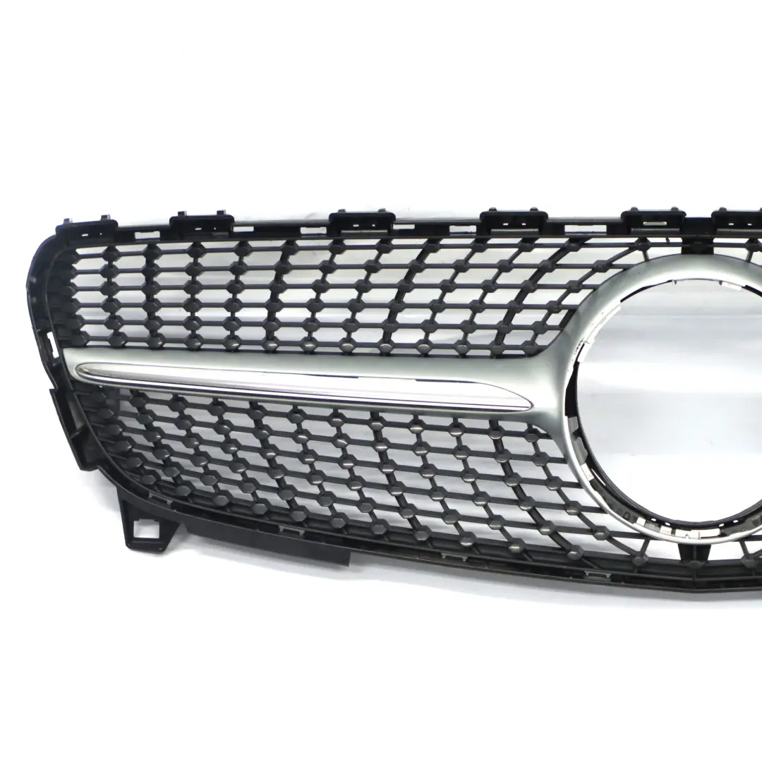 Mercedes W176 AMG Radiateur Grille Avant Pare-chocs Cache Panneau A1768881760 - SKU A1768807600 - Numéro de pièce A1768807600