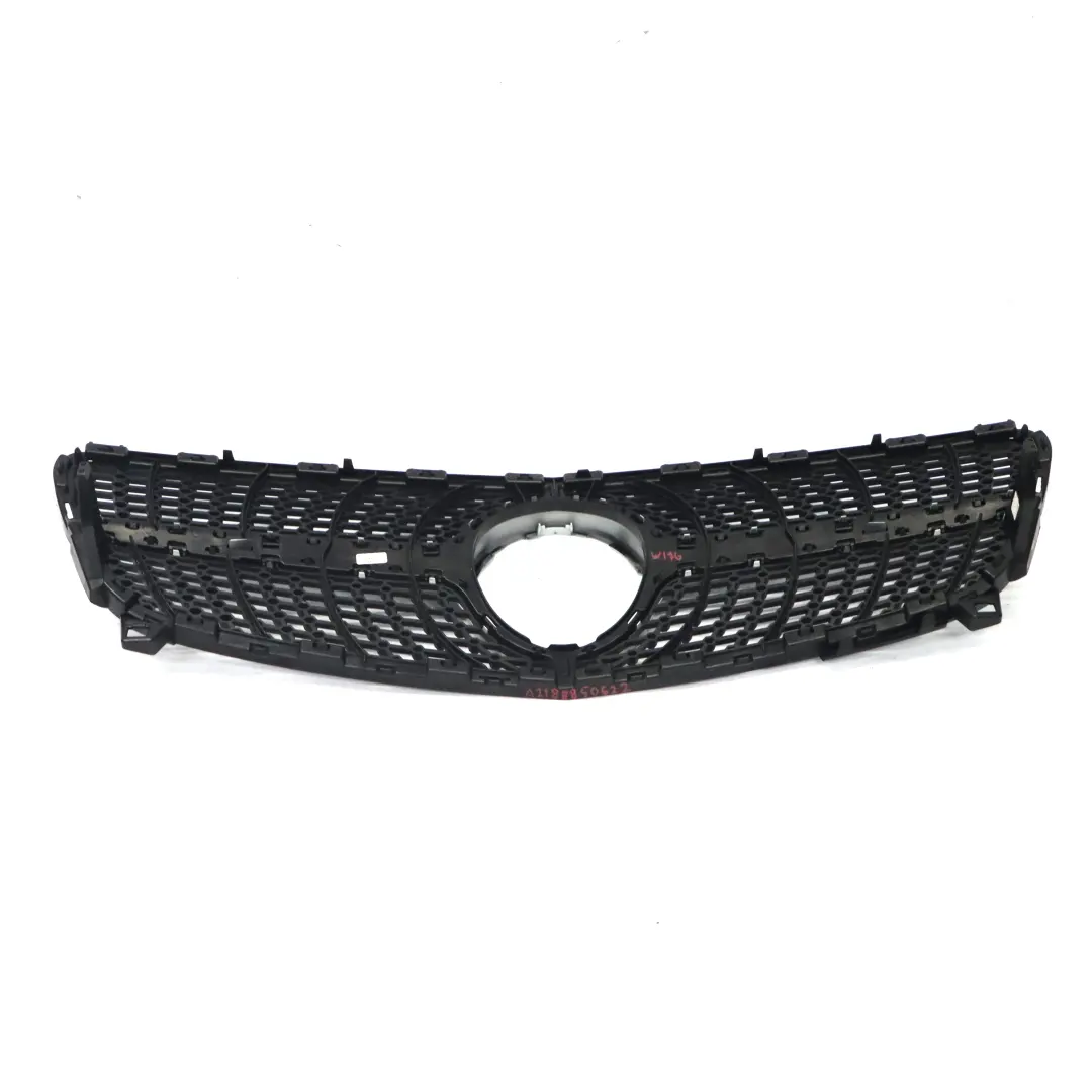 Atrapa Grill Kratka Zderzaka Przód A1768881760 do Mercedes W176 AMG o numerze A1768807600 Mercedes W176 AMG Atrapa Grill Kratka Zderzaka Przód A1768881760 - SKU A1768807600 - Numer Części A1768807600