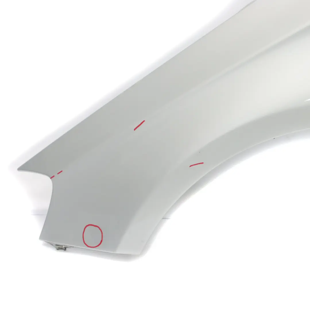 Embellecedor Guardabarros Delantero Izquierdo Polar Silver - 761 para Mercedes W176 con número de pieza A1768810101 Mercedes W176 Embellecedor Guardabarros Delantero Izquierdo Polar Silver - 761 - SKU A1768810101-PLS - Número de pieza A1768810101