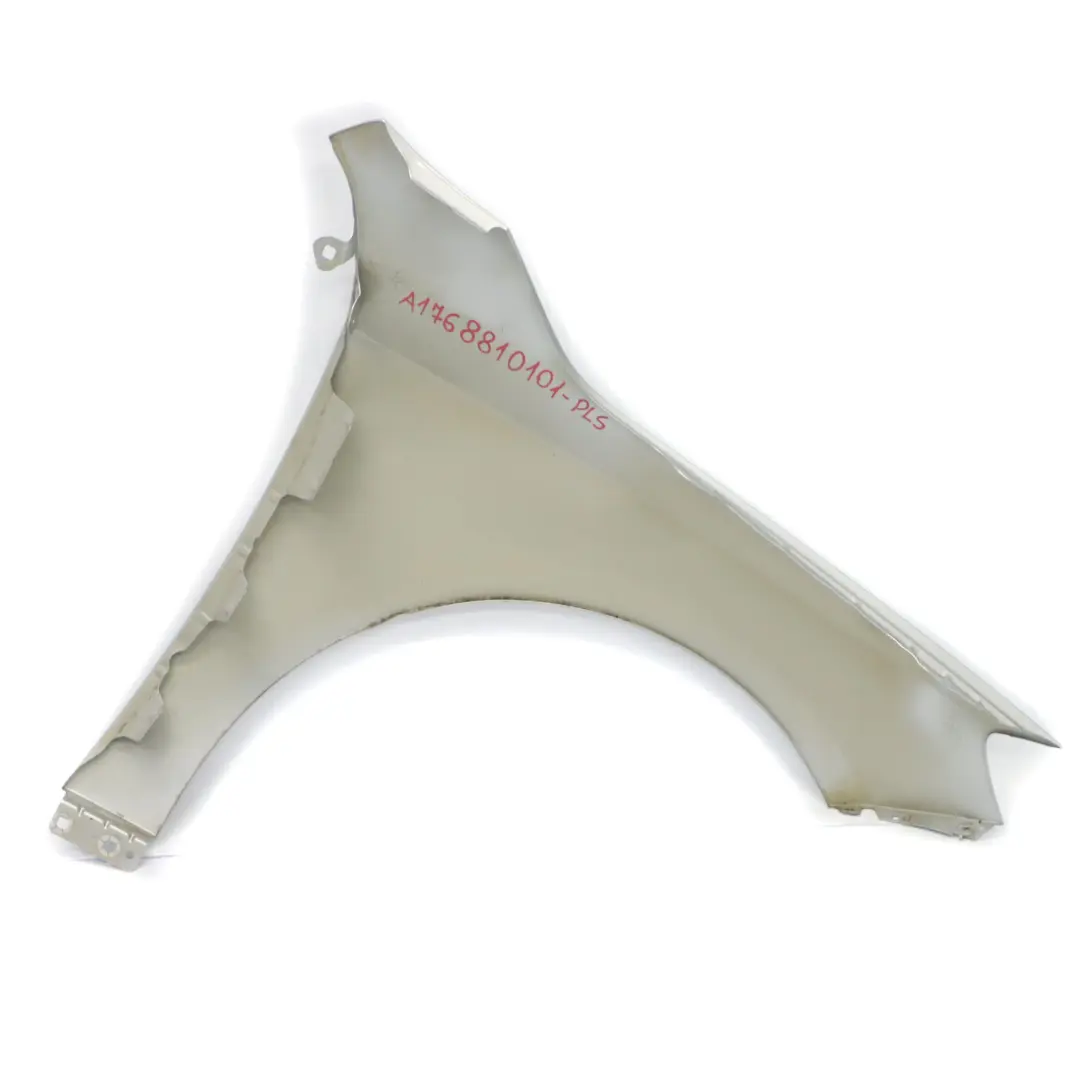 Embellecedor Guardabarros Delantero Izquierdo Polar Silver - 761 para Mercedes W176 con número de pieza A1768810101 Mercedes W176 Embellecedor Guardabarros Delantero Izquierdo Polar Silver - 761 - SKU A1768810101-PLS - Número de pieza A1768810101