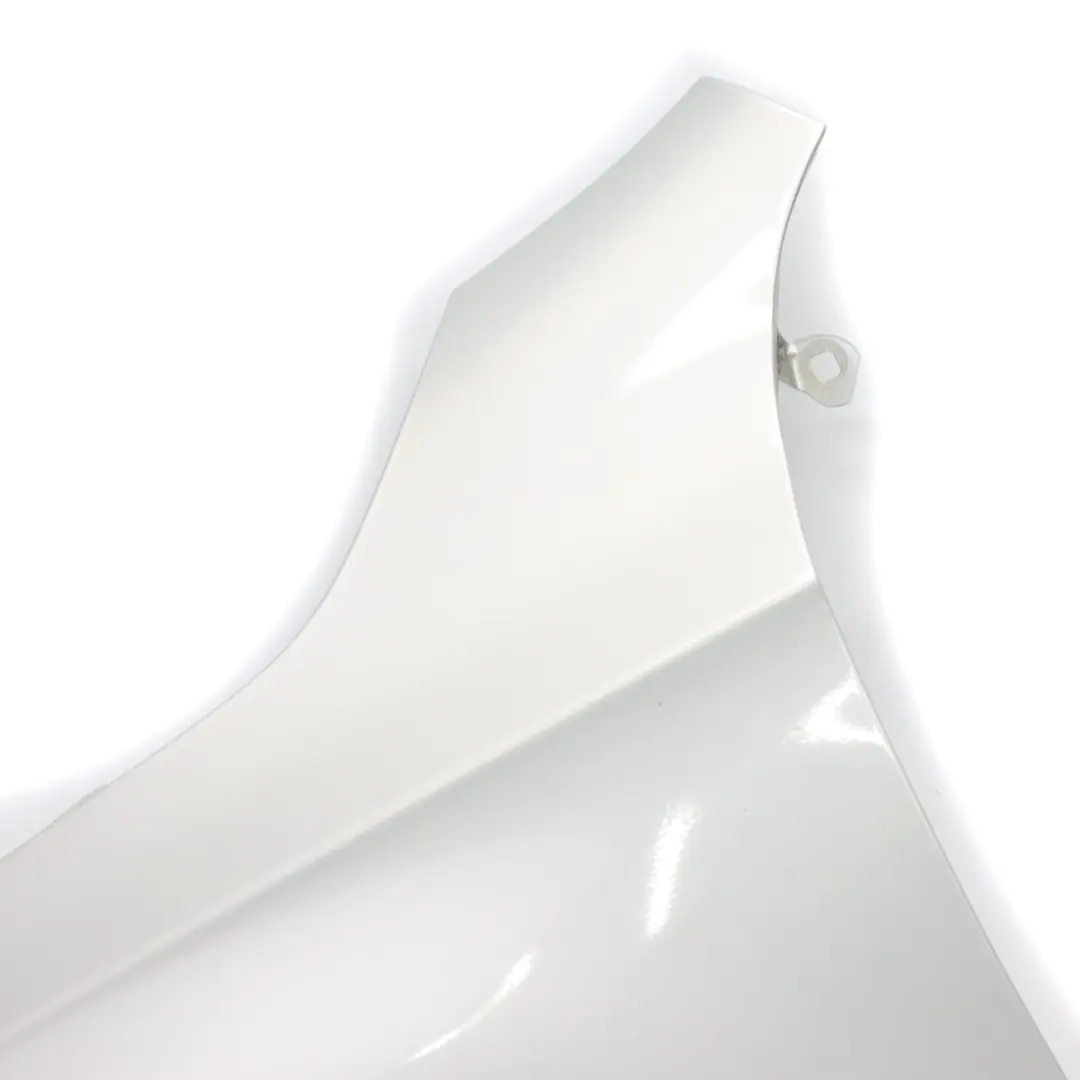 Embellecedor Guardabarros Delantero Izquierdo Polar Silver - 761 para Mercedes W176 con número de pieza A1768810101 Mercedes W176 Embellecedor Guardabarros Delantero Izquierdo Polar Silver - 761 - SKU A1768810101-PLS - Número de pieza A1768810101