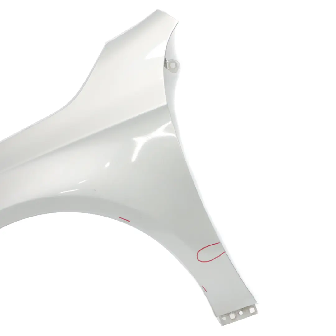 Kotflügelverkleidung vorne links Seitenverkleidung Polar Silber für Mercedes W176 mit Teilenummer A1768810101 Mercedes W176 Kotflügelverkleidung vorne links Seitenverkleidung Polar Silber - SKU A1768810101-PLS - Teilenummer A1768810101