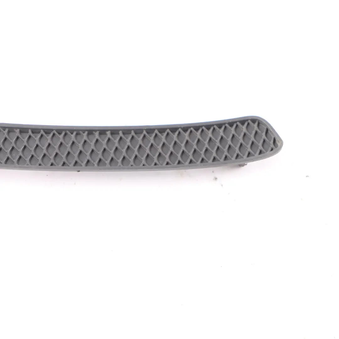 Kratka Zaślepka Tylnego Zderzaka Lewy Grill do Mercedes W176 AMG o numerze A1768850053 Mercedes W176 AMG Kratka Zaślepka Tylnego Zderzaka Lewy Grill - SKU A1768850053 - Numer Części A1768850053