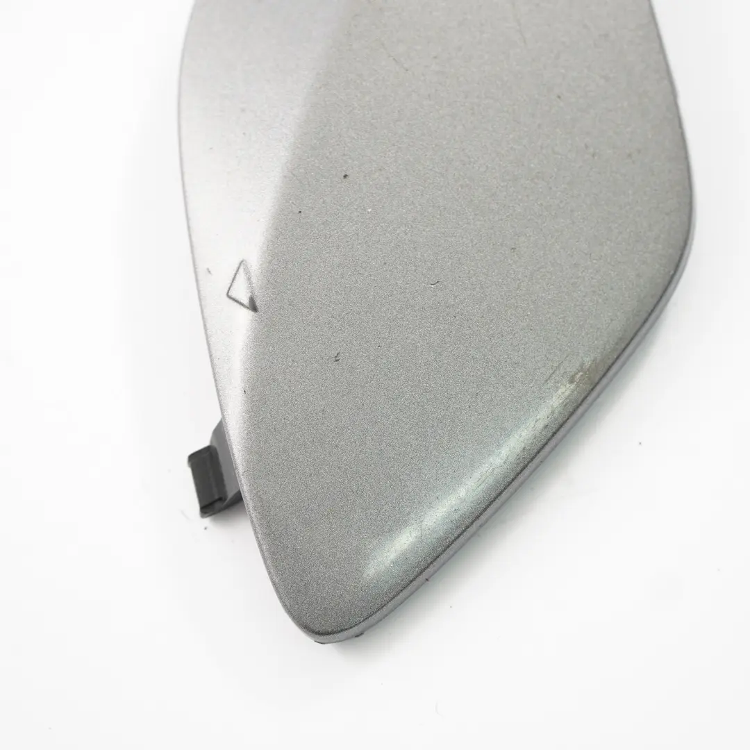 Copertura gancio traino anteriore Grigio Montagna 787 per Mercedes W176 con numero di parte A1768850122 Mercedes W176 Copertura gancio traino anteriore Grigio Montagna 787 - SKU A1768850122-MG - Numero di parte A1768850122
