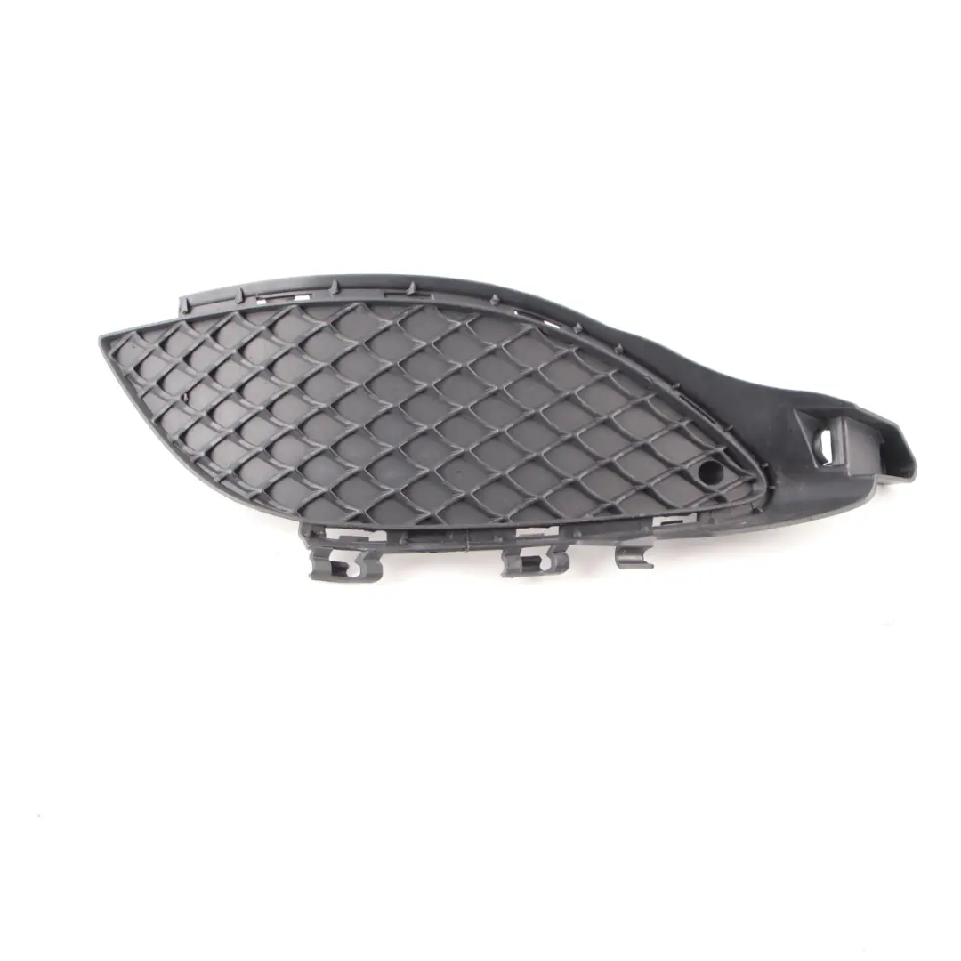 Grille Cache Feu Antibrouillard Avant Gauche pour Mercedes W176 à propos du numéro de pièce A1768850322 Mercedes W176 Grille Cache Feu Antibrouillard Avant Gauche - SKU A1768850322 - Numéro de pièce A1768850322