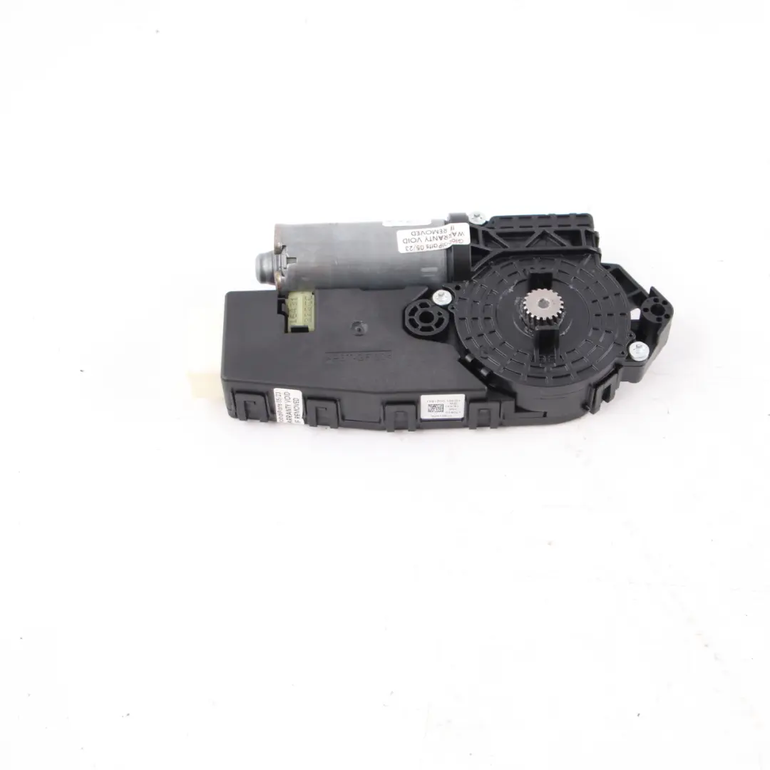 Sun Roof Motor Mercedes W176 Sliding Roof Drive Glass Actuator Unit to with Part number A1769003304 Sun Roof Motor Mercedes W176 Sliding Roof Drive Glass Actuator Unit - SKU A1769003304 - Part number A1769003304