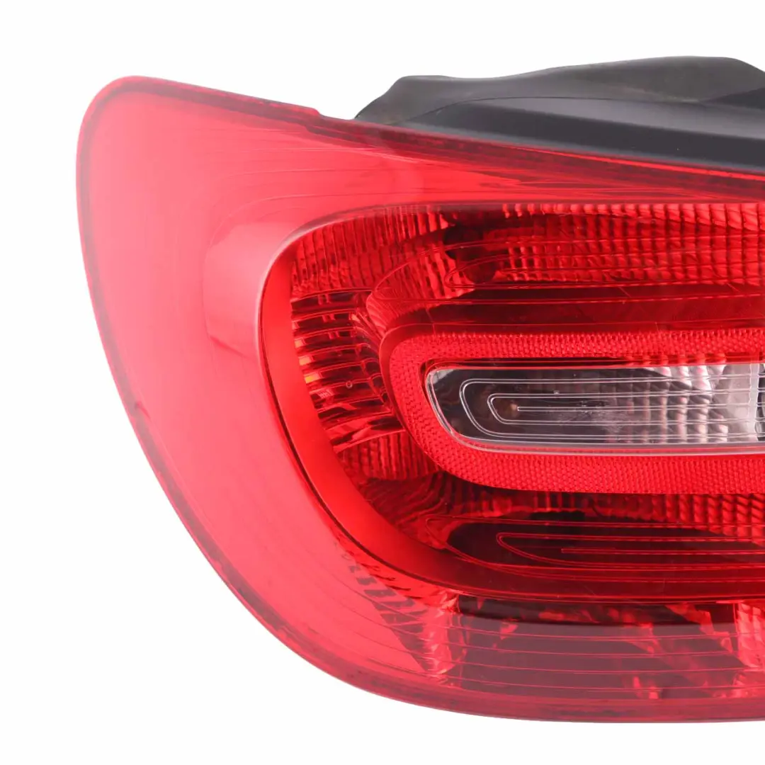 Mercedes W176 Feu Arrière Gauche Panneau Latéral Du Feu Arrière - SKU A1769060100 - Numéro de pièce A1769060100