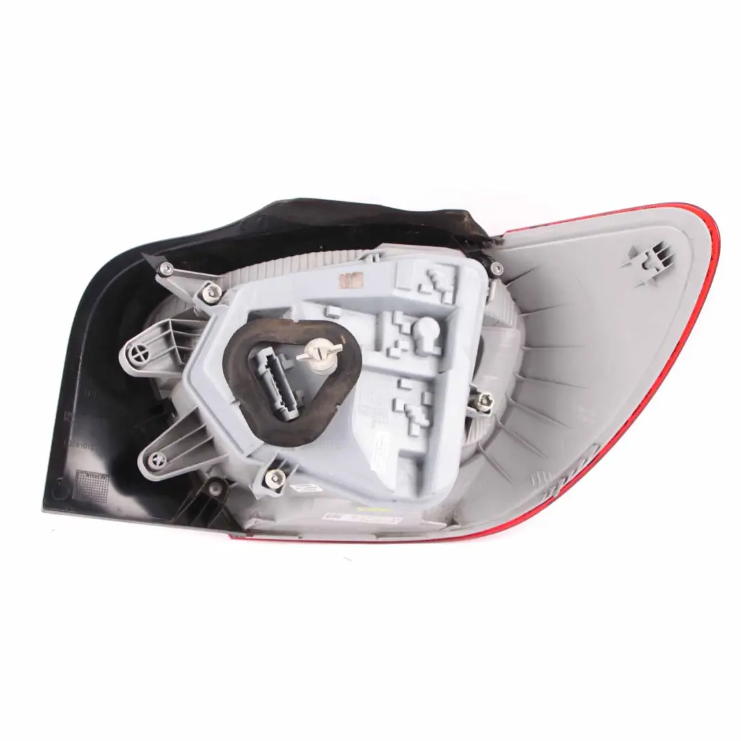 Lampa Tylna Lewa Tył Lewy do Mercedes W176 o numerze A1769060100 Mercedes W176 Lampa Tylna Lewa Tył Lewy - SKU A1769060100 - Numer Części A1769060100