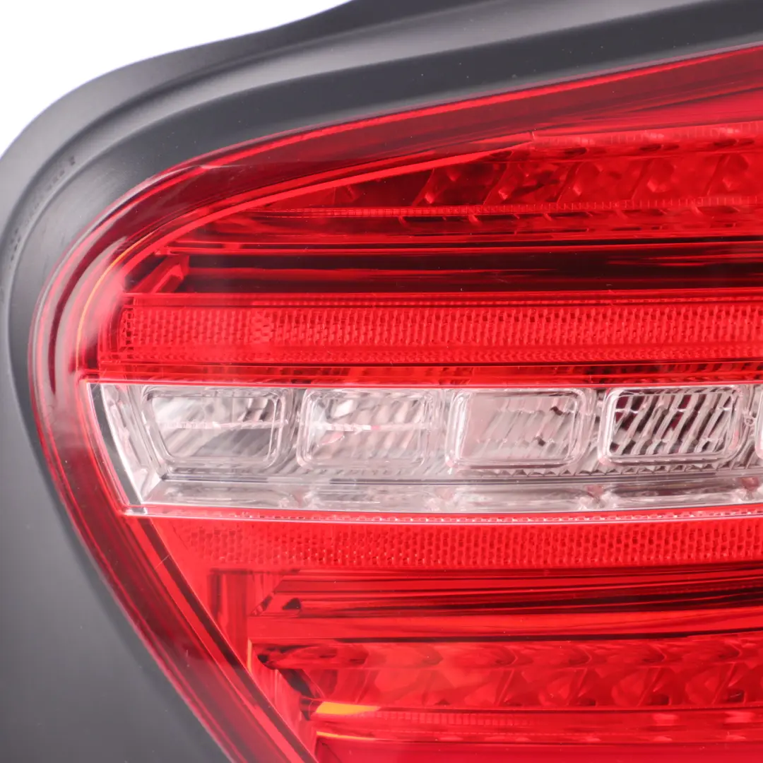 Luz Trasera Izquierda Panel lateral de luces traseras A1769063300 para Mercedes W176 con número de pieza A1769063200 Mercedes W176 Luz Trasera Izquierda Panel lateral de luces traseras A1769063300 - SKU A1769063200 - Número de pieza A1769063200