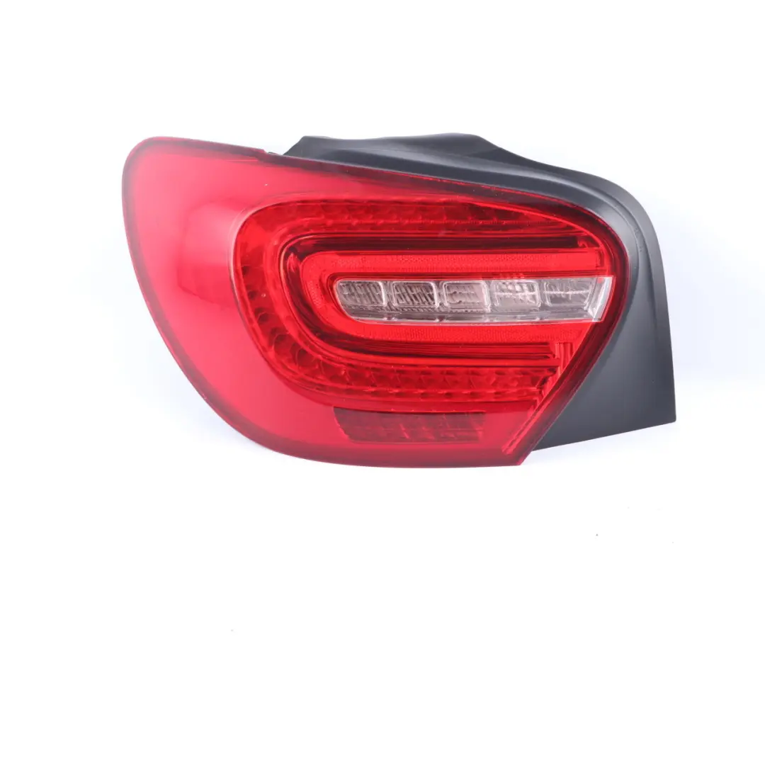 Luz Trasera Panel Lateral Izquierdo para Mercedes W176 con número de pieza A1769063300 Mercedes W176 Luz Trasera Panel Lateral Izquierdo - SKU A1769063300 - Número de pieza A1769063300