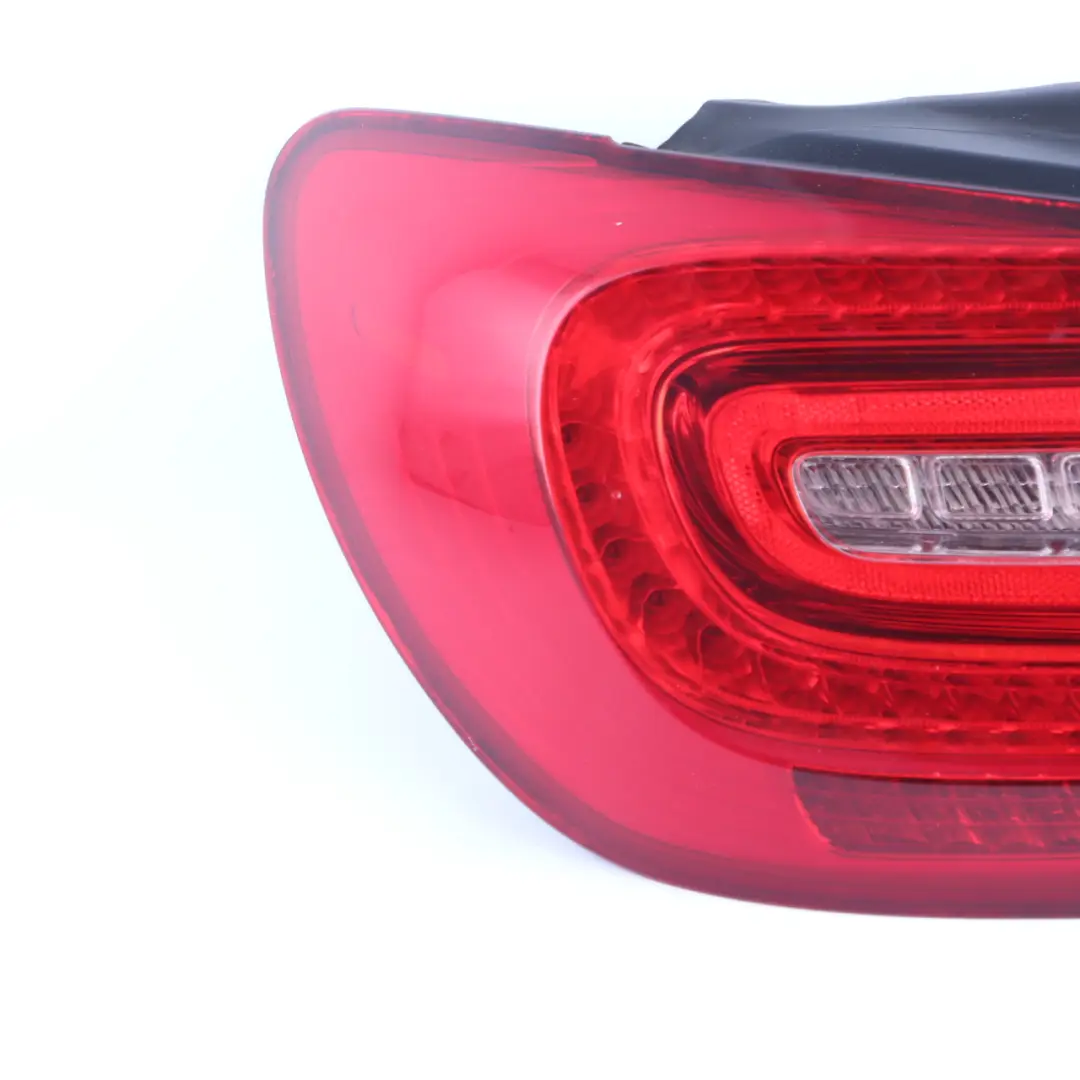 Luz Trasera Panel Lateral Izquierdo para Mercedes W176 con número de pieza A1769063300 Mercedes W176 Luz Trasera Panel Lateral Izquierdo - SKU A1769063300 - Número de pieza A1769063300