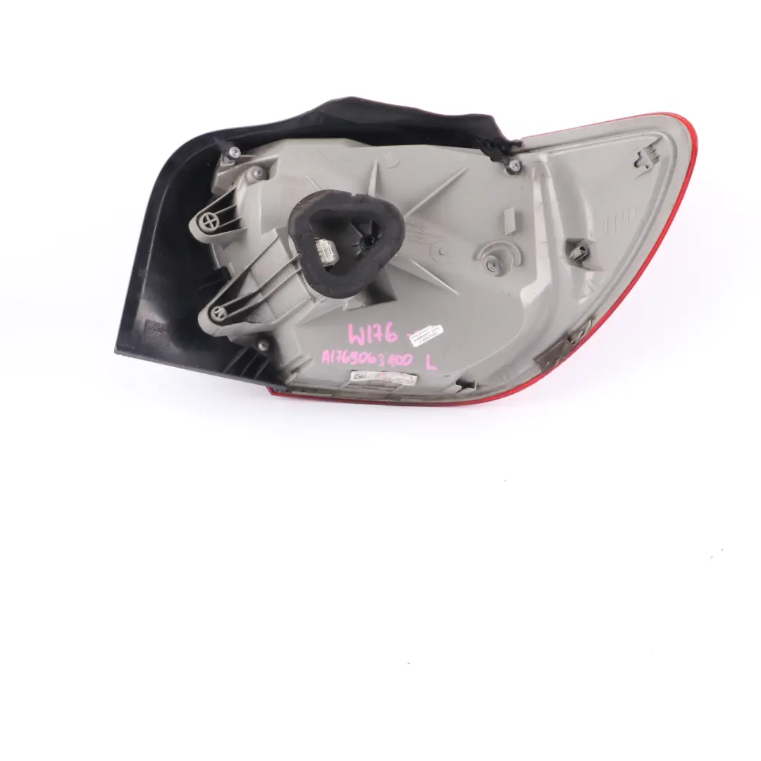 Luz Trasera Panel Lateral Izquierdo para Mercedes W176 con número de pieza A1769063300 Mercedes W176 Luz Trasera Panel Lateral Izquierdo - SKU A1769063300 - Número de pieza A1769063300
