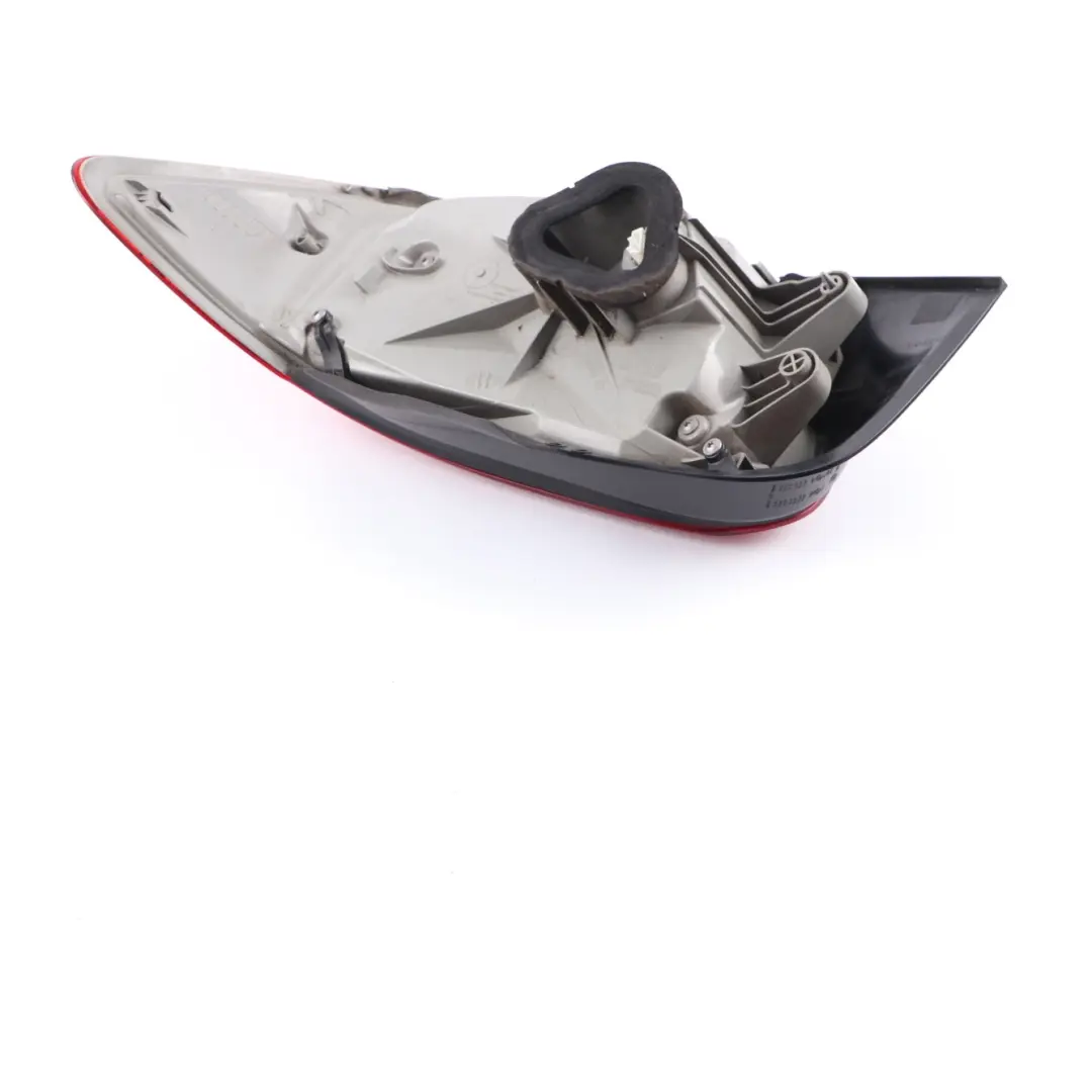 Lampa Tylna Zewnętrzna Lewy Tył do Mercedes W176 o numerze A1769063300 Mercedes W176 Lampa Tylna Zewnętrzna Lewy Tył - SKU A1769063300 - Numer Części A1769063300