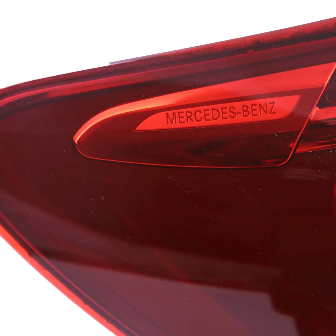 Mercedes W176 Feu arrière gauche panneau latéral - SKU A1769064800 - Numéro de pièce A1769064800