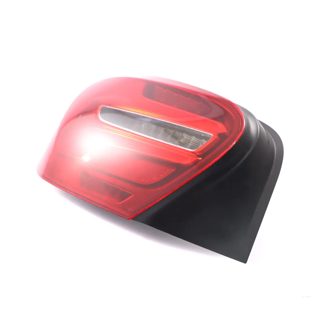 Feu arrière gauche Panneau latéral du feu arrière pour Mercedes W176 à propos du numéro de pièce A1769065000 Mercedes W176 Feu arrière gauche Panneau latéral du feu arrière - SKU A1769065000-1 - Numéro de pièce A1769065000