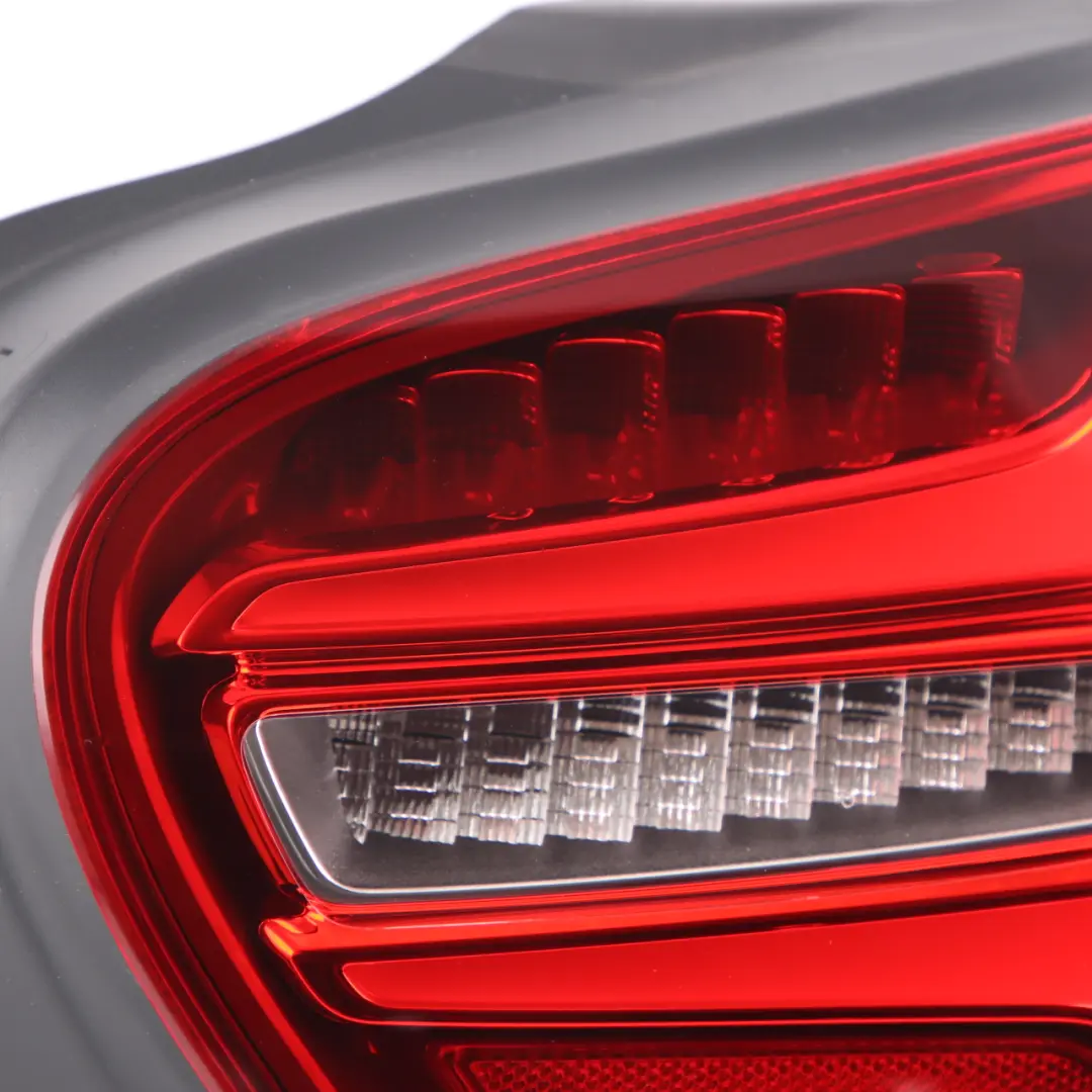 Feu Arrière Droit Tail Light Side Panel Taillight pour Mercedes W176 à propos du numéro de pièce A1769065400 Mercedes W176 Feu Arrière Droit Tail Light Side Panel Taillight - SKU A1769065400 - Numéro de pièce A1769065400