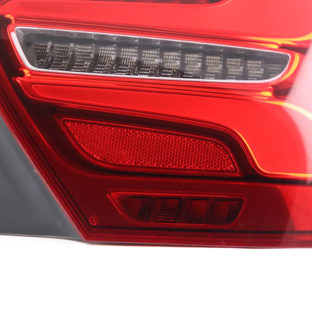 Feu Arrière Droit Tail Light Side Panel Taillight pour Mercedes W176 à propos du numéro de pièce A1769065400 Mercedes W176 Feu Arrière Droit Tail Light Side Panel Taillight - SKU A1769065400 - Numéro de pièce A1769065400