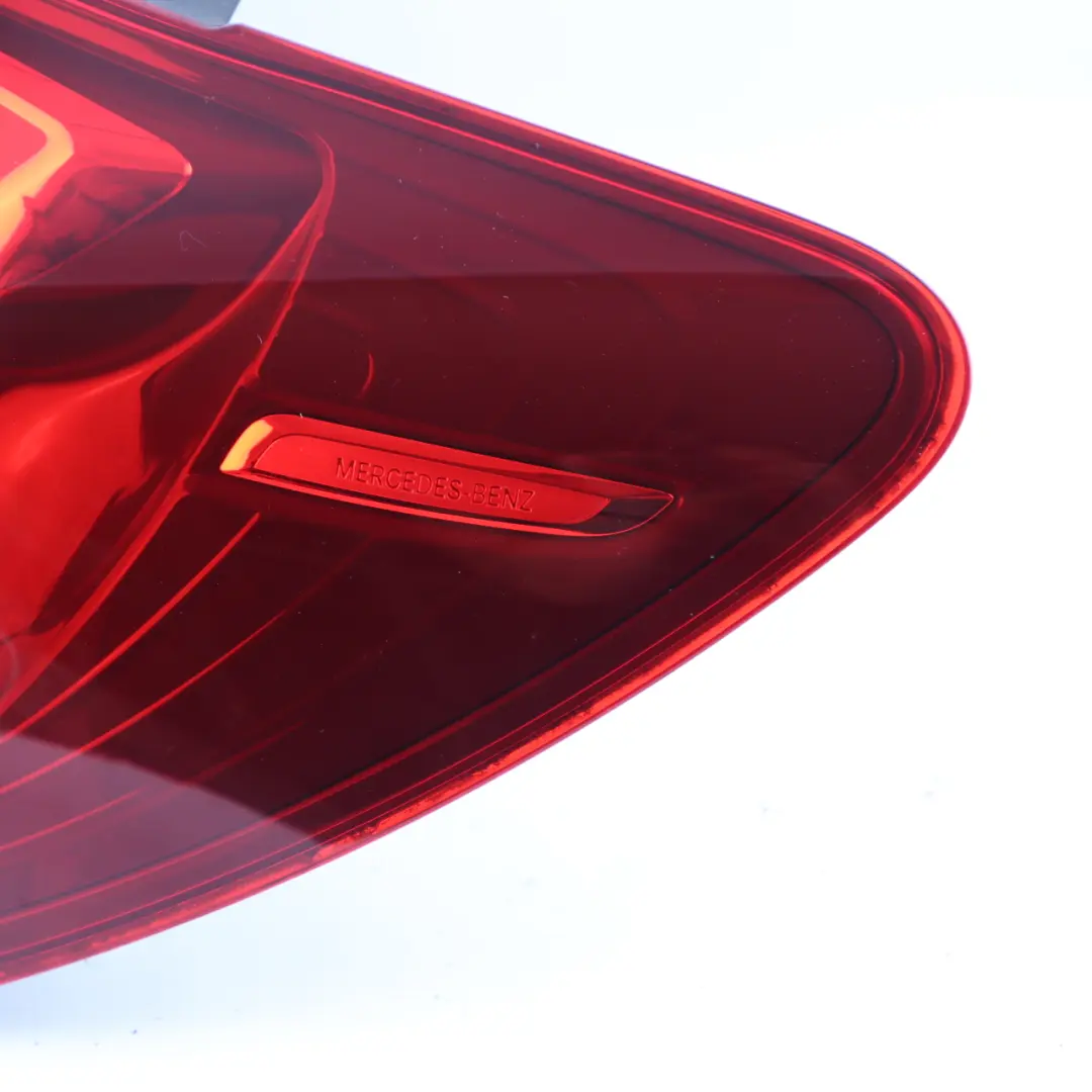 Luz Trasera Derecha Tail Light Side Panel Taillight para Mercedes W176 con número de pieza A1769065400 Mercedes W176 Luz Trasera Derecha Tail Light Side Panel Taillight - SKU A1769065400 - Número de pieza A1769065400
