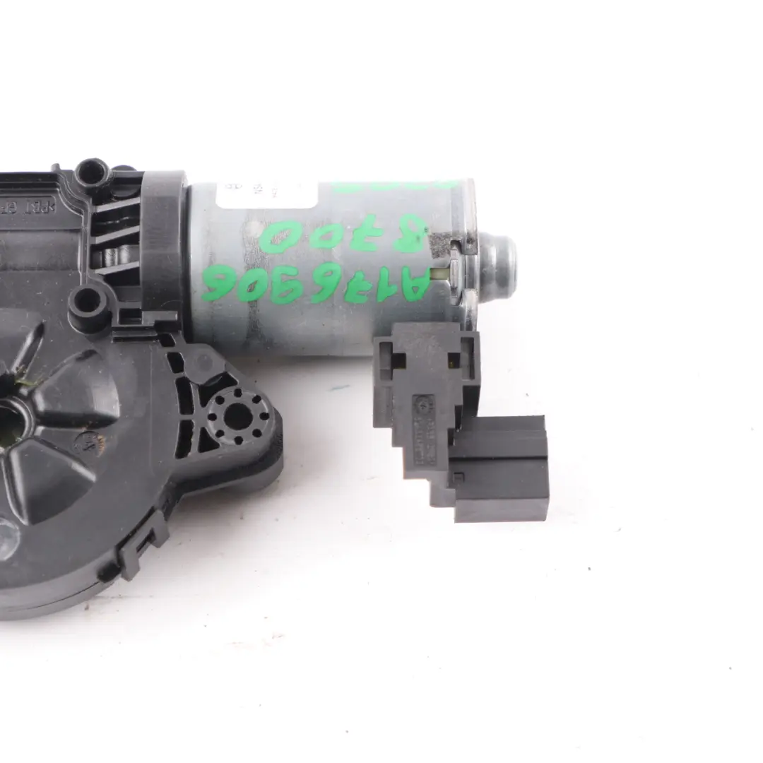 Persiana Mercedes C117 W176 W205 C238 Motor Techo Solar para Motor con número de pieza A1769068700 Motor Persiana Mercedes C117 W176 W205 C238 Motor Techo Solar - SKU A1769068700 - Número de pieza A1769068700