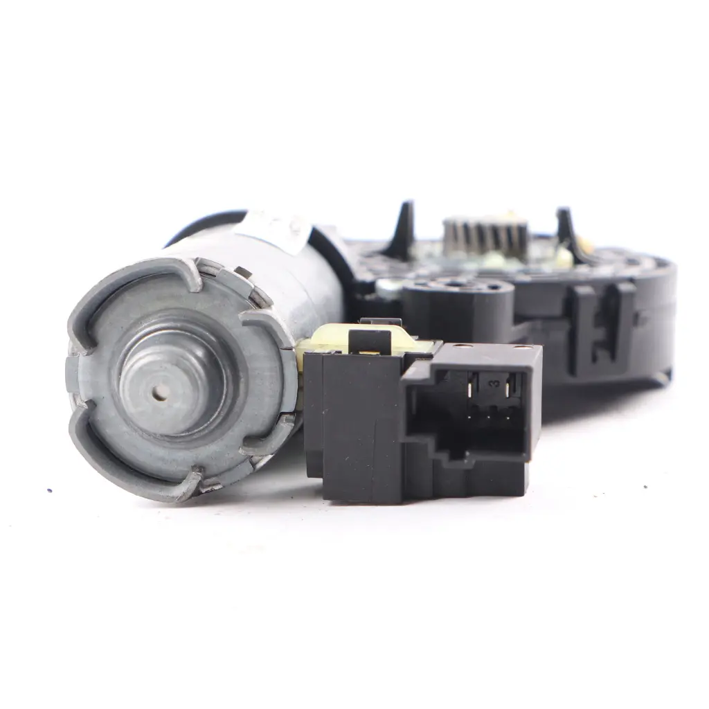 Persiana Mercedes C117 W176 W205 C238 Motor Techo Solar para Motor con número de pieza A1769068700 Motor Persiana Mercedes C117 W176 W205 C238 Motor Techo Solar - SKU A1769068700 - Número de pieza A1769068700