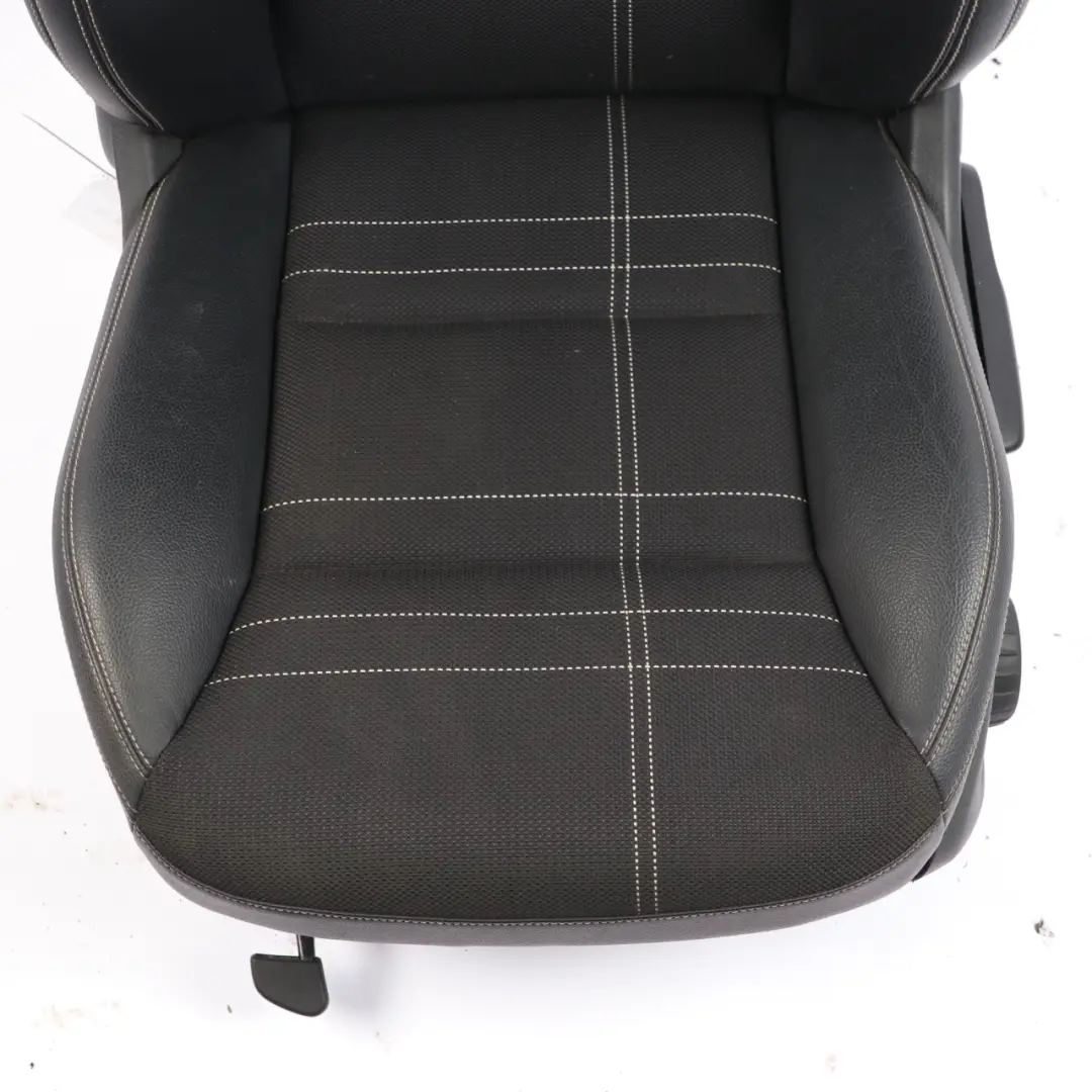 Sedile anteriore sportivo sinistro Pelle / Panno Nero Interno per Mercedes W176 con numero di parte A1769108301 Mercedes W176 Sedile anteriore sportivo sinistro Pelle / Panno Nero Interno - SKU A1769108301-2 - Numero di parte A1769108301