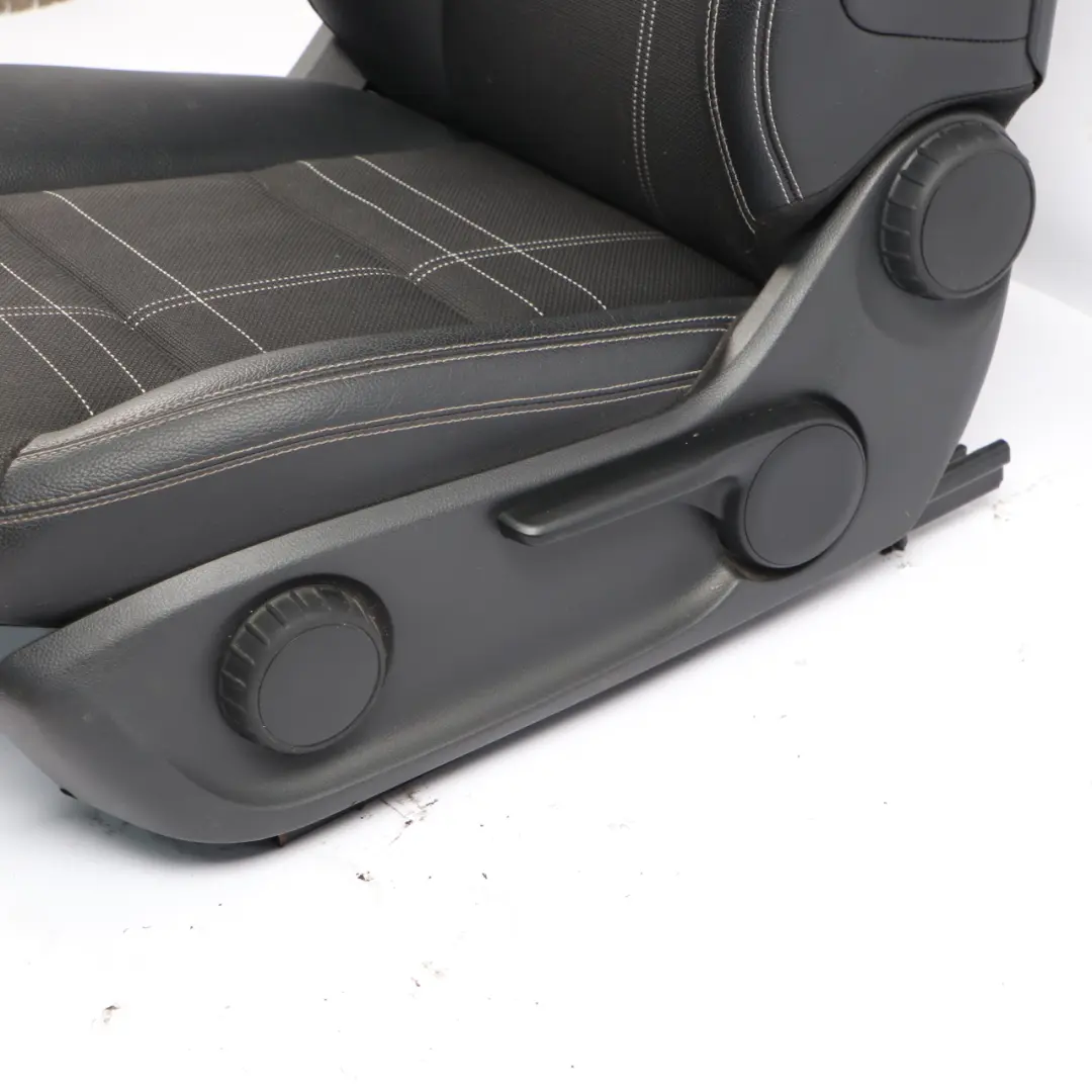 Sedile anteriore sportivo sinistro Pelle / Panno Nero Interno per Mercedes W176 con numero di parte A1769108301 Mercedes W176 Sedile anteriore sportivo sinistro Pelle / Panno Nero Interno - SKU A1769108301-2 - Numero di parte A1769108301