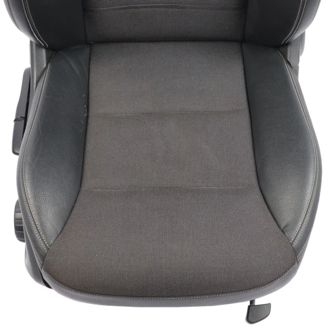 Asiento Delantero Derecho Tela Cuero Negro para Mercedes W176 con número de pieza A1769108601 Mercedes W176 Asiento Delantero Derecho Tela Cuero Negro - SKU A1769108601-1 - Número de pieza A1769108601