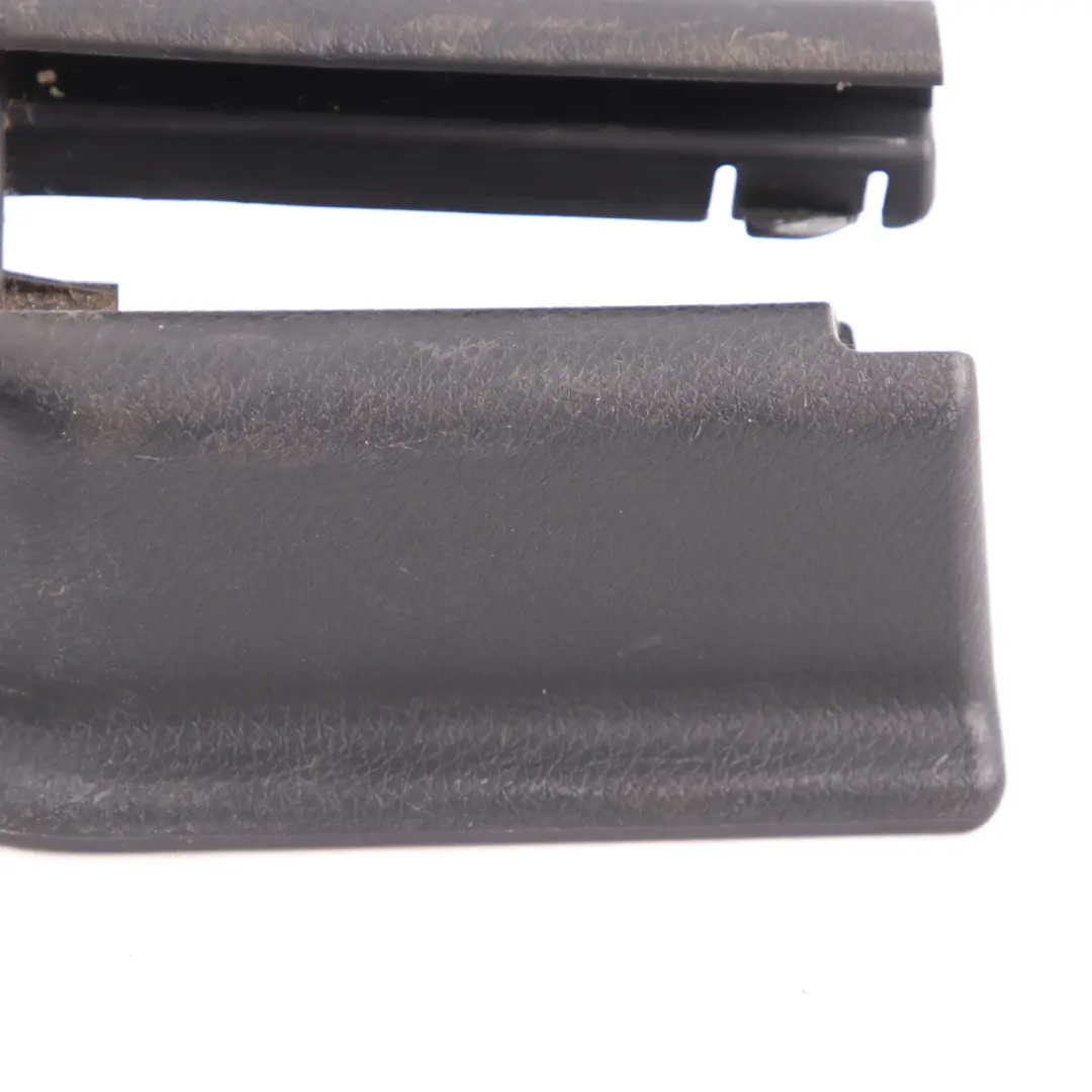 Sitz vorne links Schiene hinten Teil Abdeckung links für Mercedes W176 mit Teilenummer A1769190700 Mercedes W176 Sitz vorne links Schiene hinten Teil Abdeckung links - SKU A1769190700 - Teilenummer A1769190700