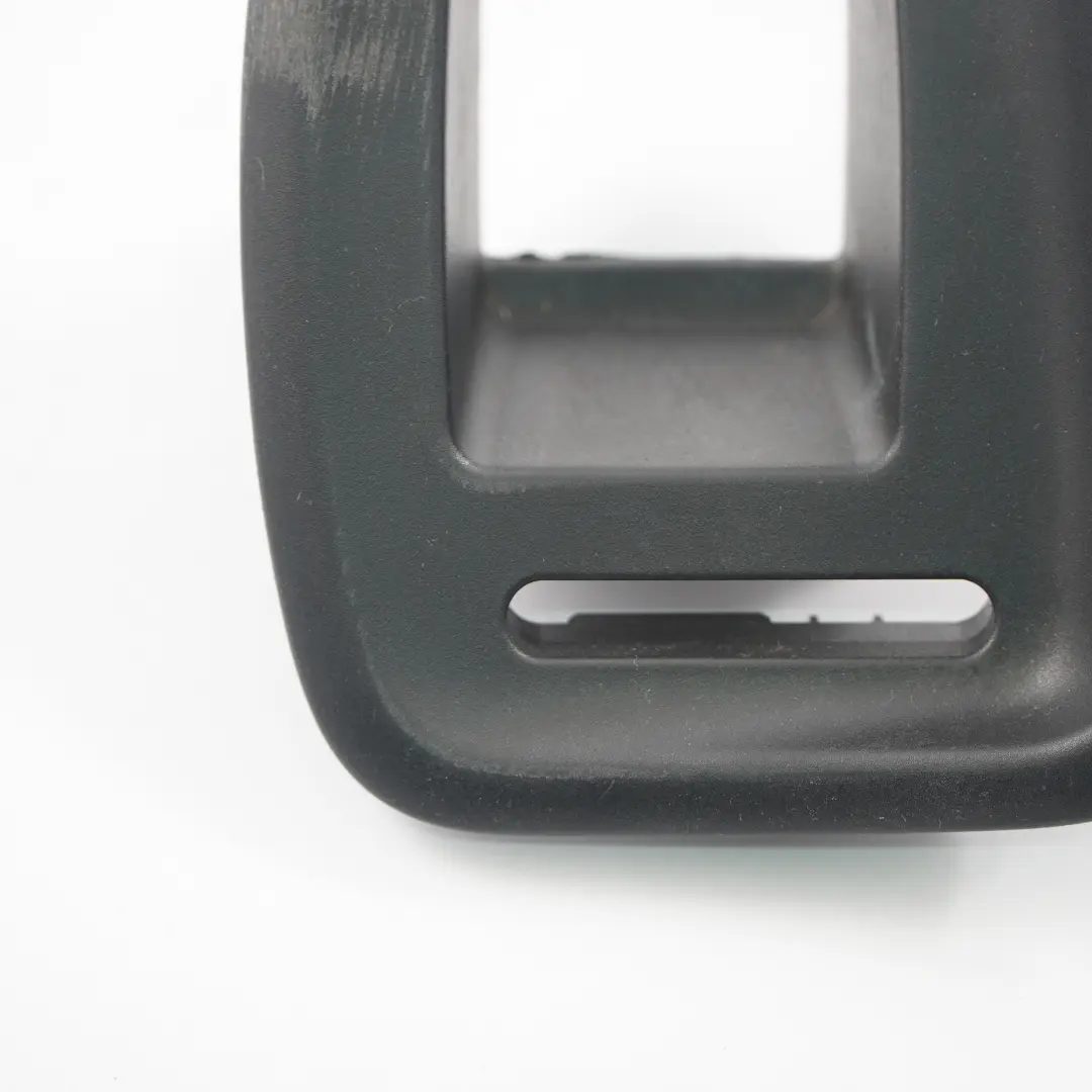 Mercedes W176 Tapa de cierre del asiento trasero izquierdo - SKU A1769230700 - Número de pieza A1769230700