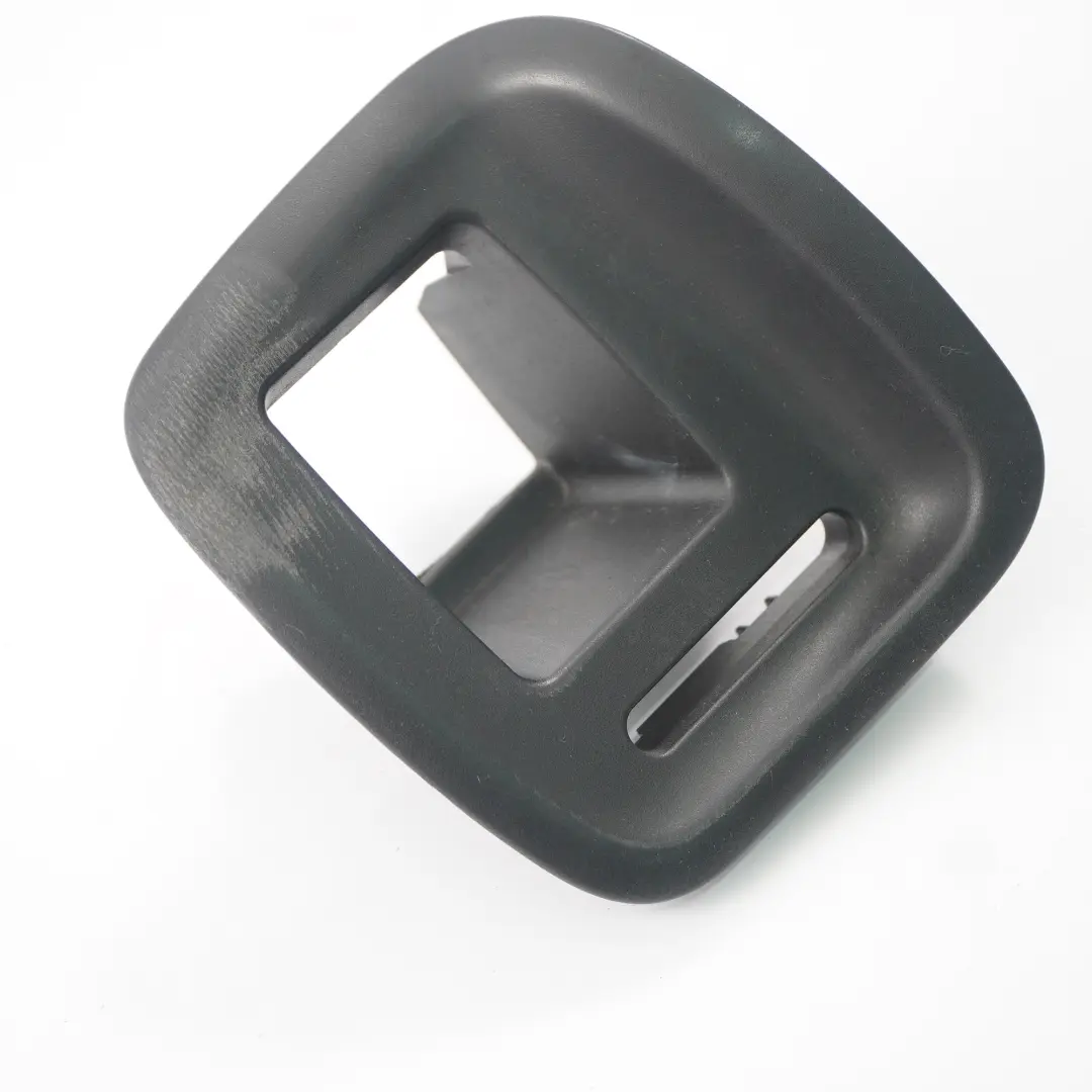 Tapa de cierre del asiento trasero izquierdo para Mercedes W176 con número de pieza A1769230700 Mercedes W176 Tapa de cierre del asiento trasero izquierdo - SKU A1769230700 - Número de pieza A1769230700