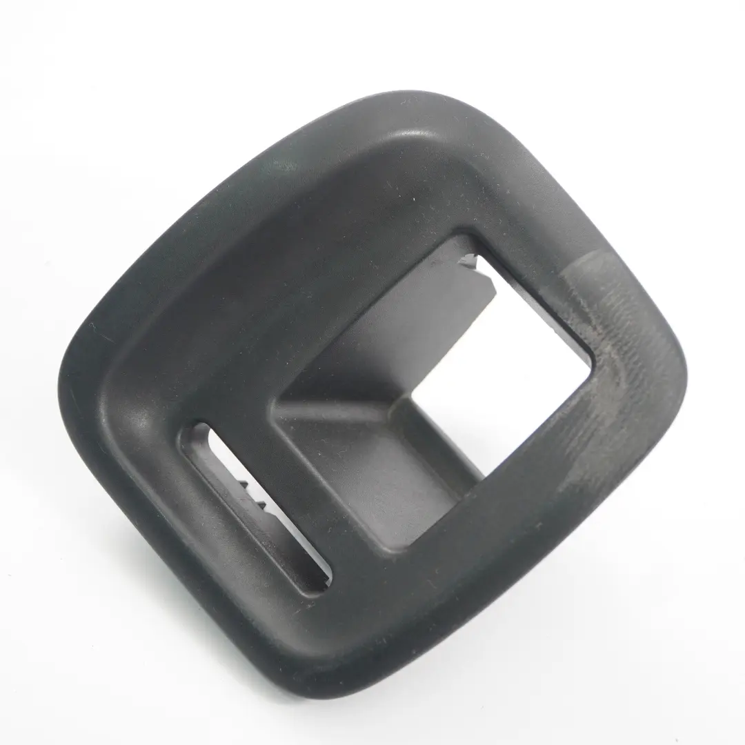 Sitzverriegelungsabdeckung hinten rechts für Mercedes W176 mit Teilenummer A1769230800 Mercedes W176 Sitzverriegelungsabdeckung hinten rechts - SKU A1769230800 - Teilenummer A1769230800