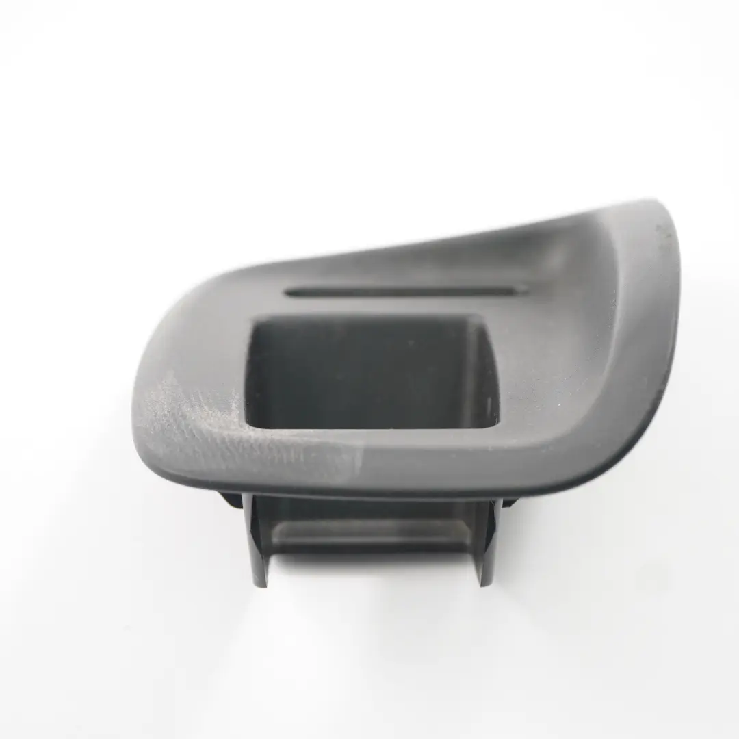 Tapa de cierre del asiento trasero derecho para Mercedes W176 con número de pieza A1769230800 Mercedes W176 Tapa de cierre del asiento trasero derecho - SKU A1769230800 - Número de pieza A1769230800